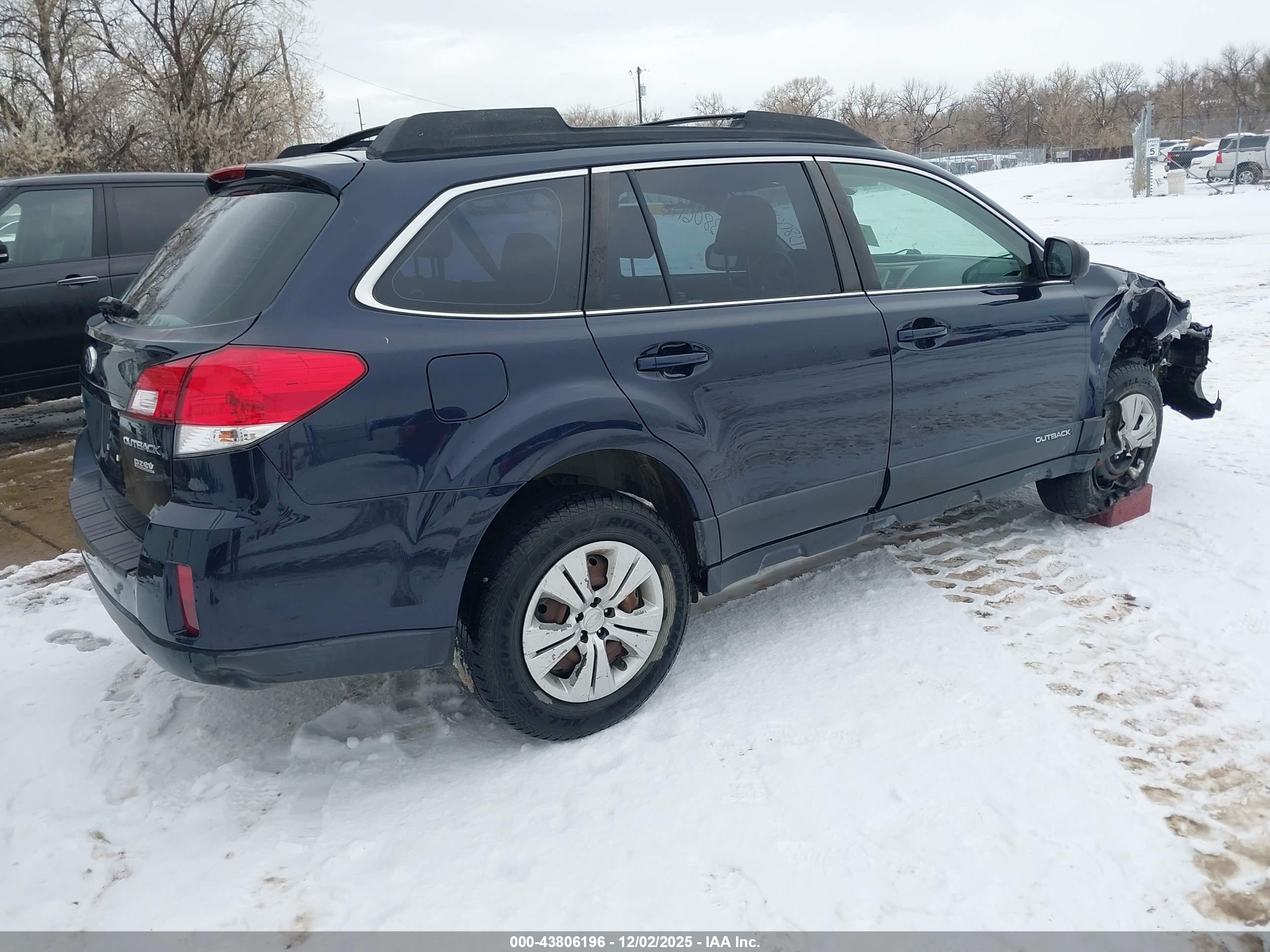 SUBARU OUTBACK image 4