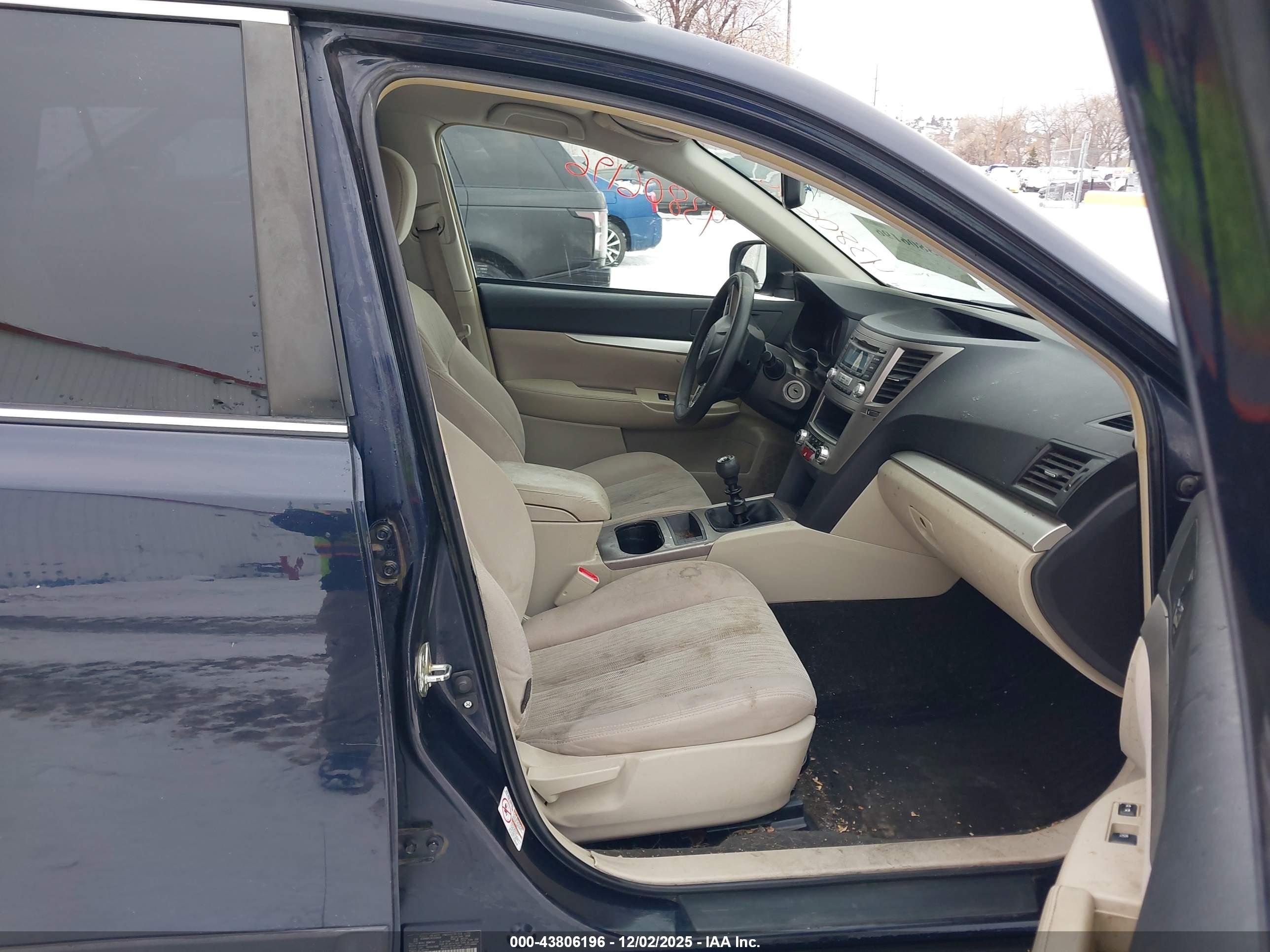 SUBARU OUTBACK image 5