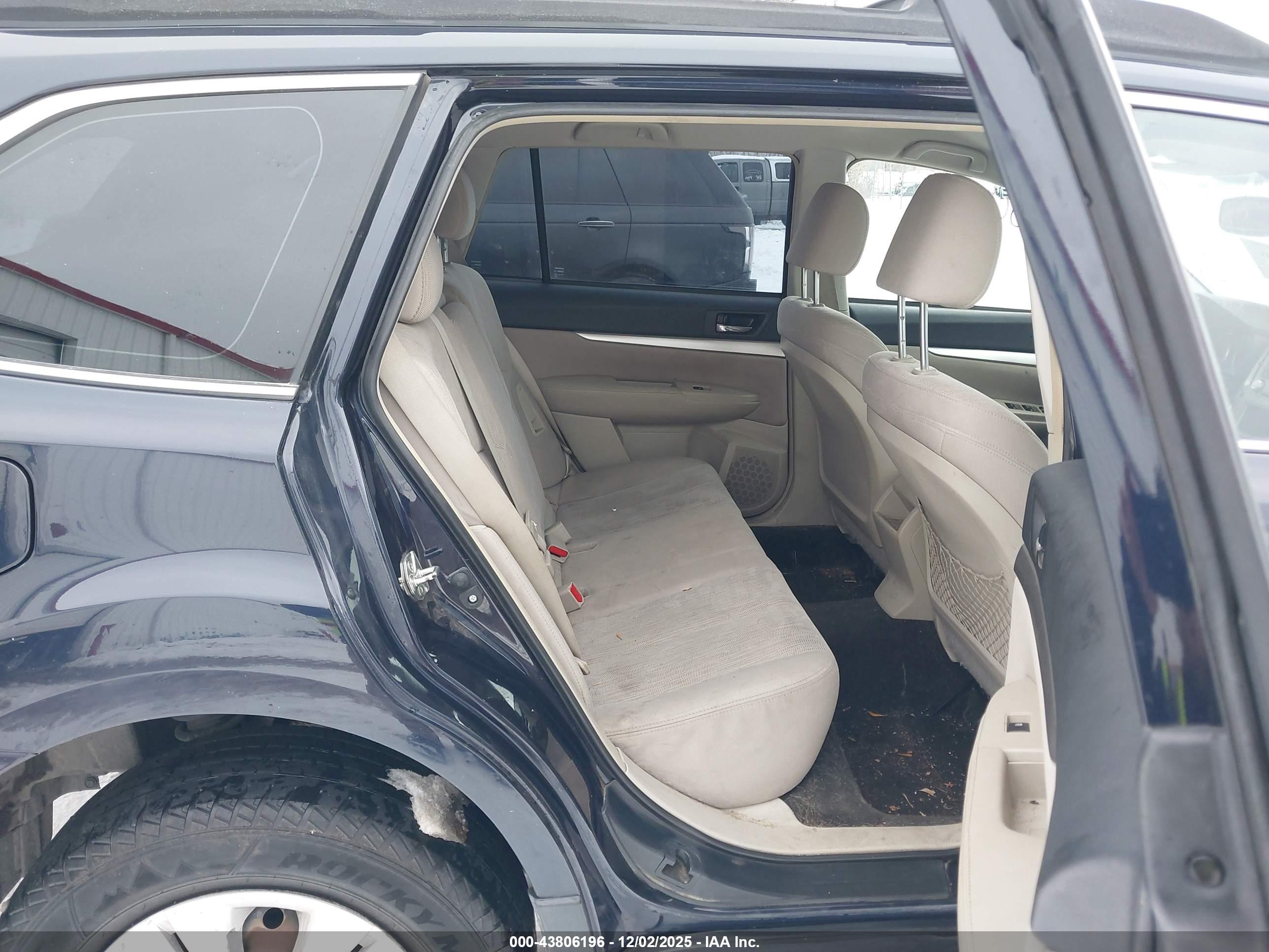 SUBARU OUTBACK image 8