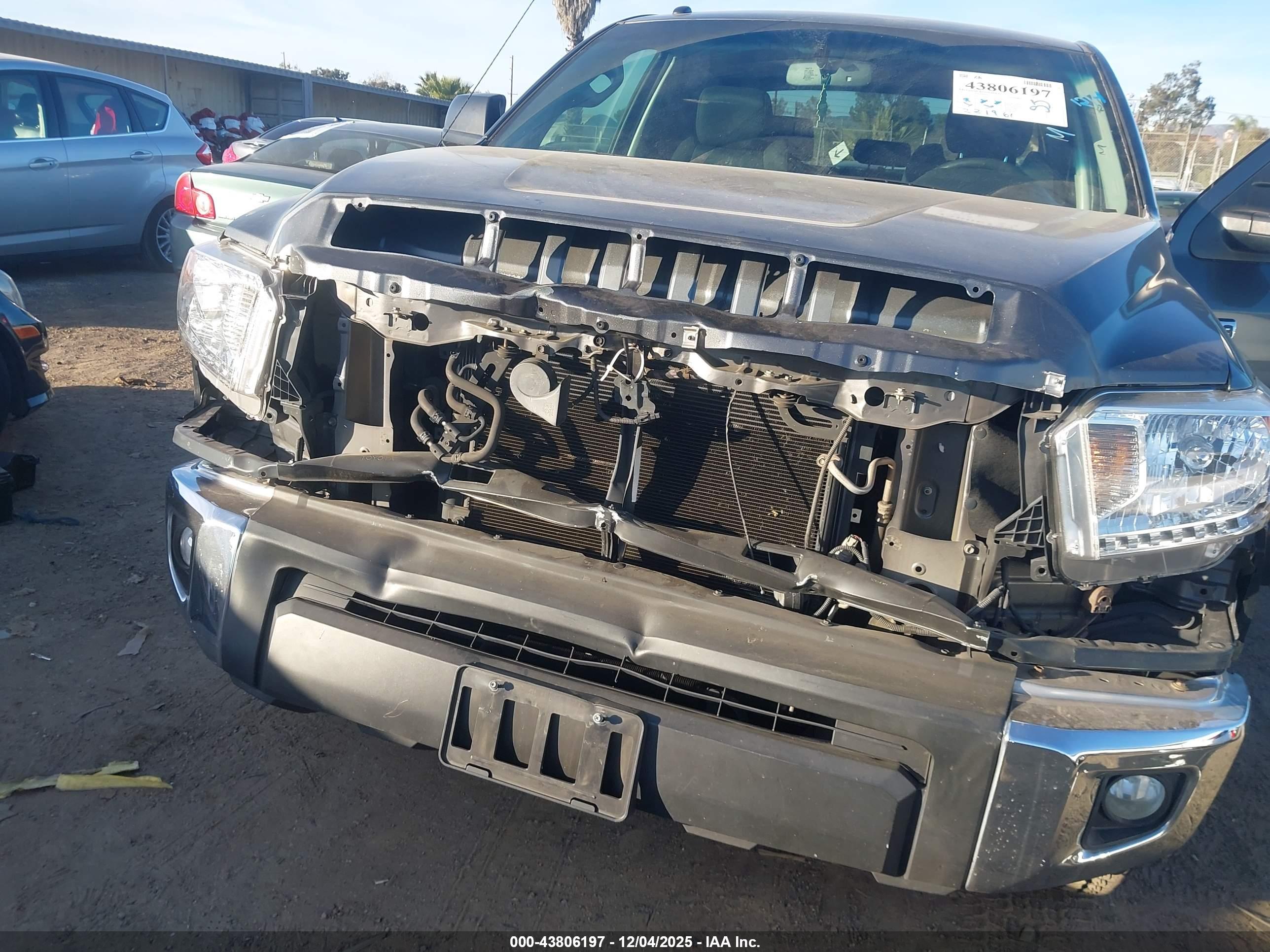TOYOTA TUNDRA image 6