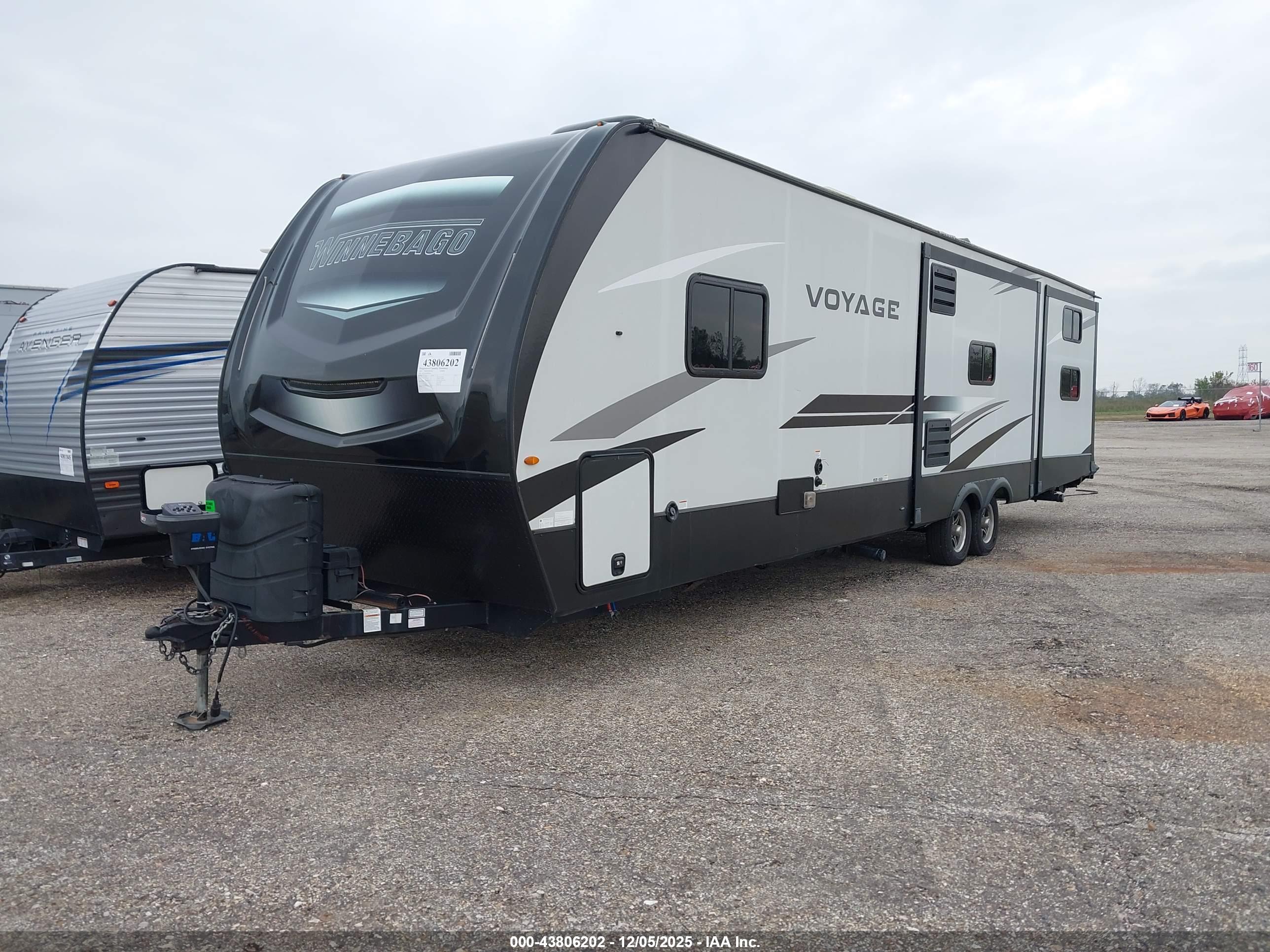 WINNEBAGO VOYAGE image 2