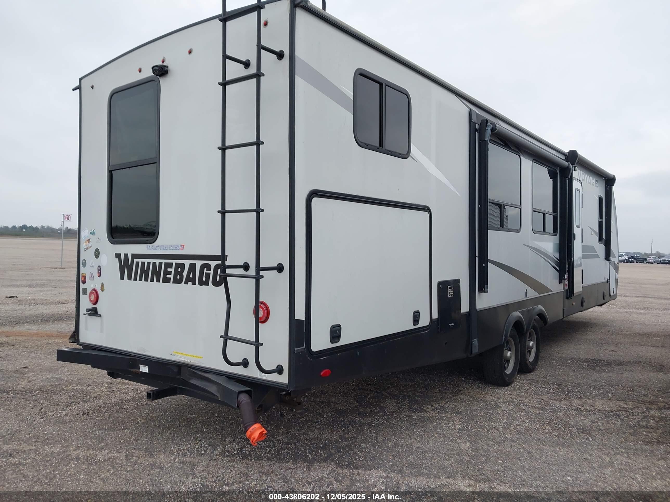 WINNEBAGO VOYAGE image 4