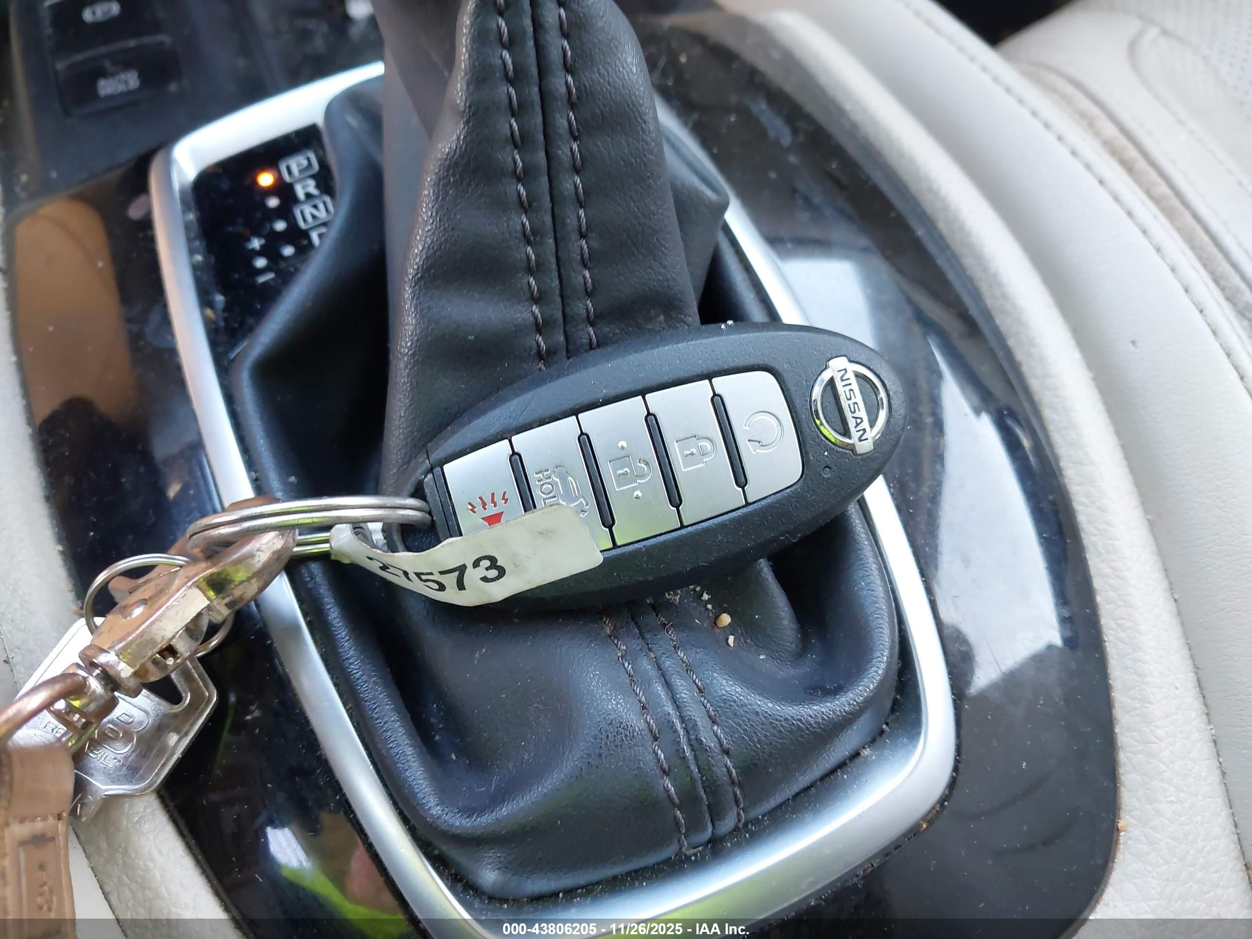 NISSAN ROGUE image 11