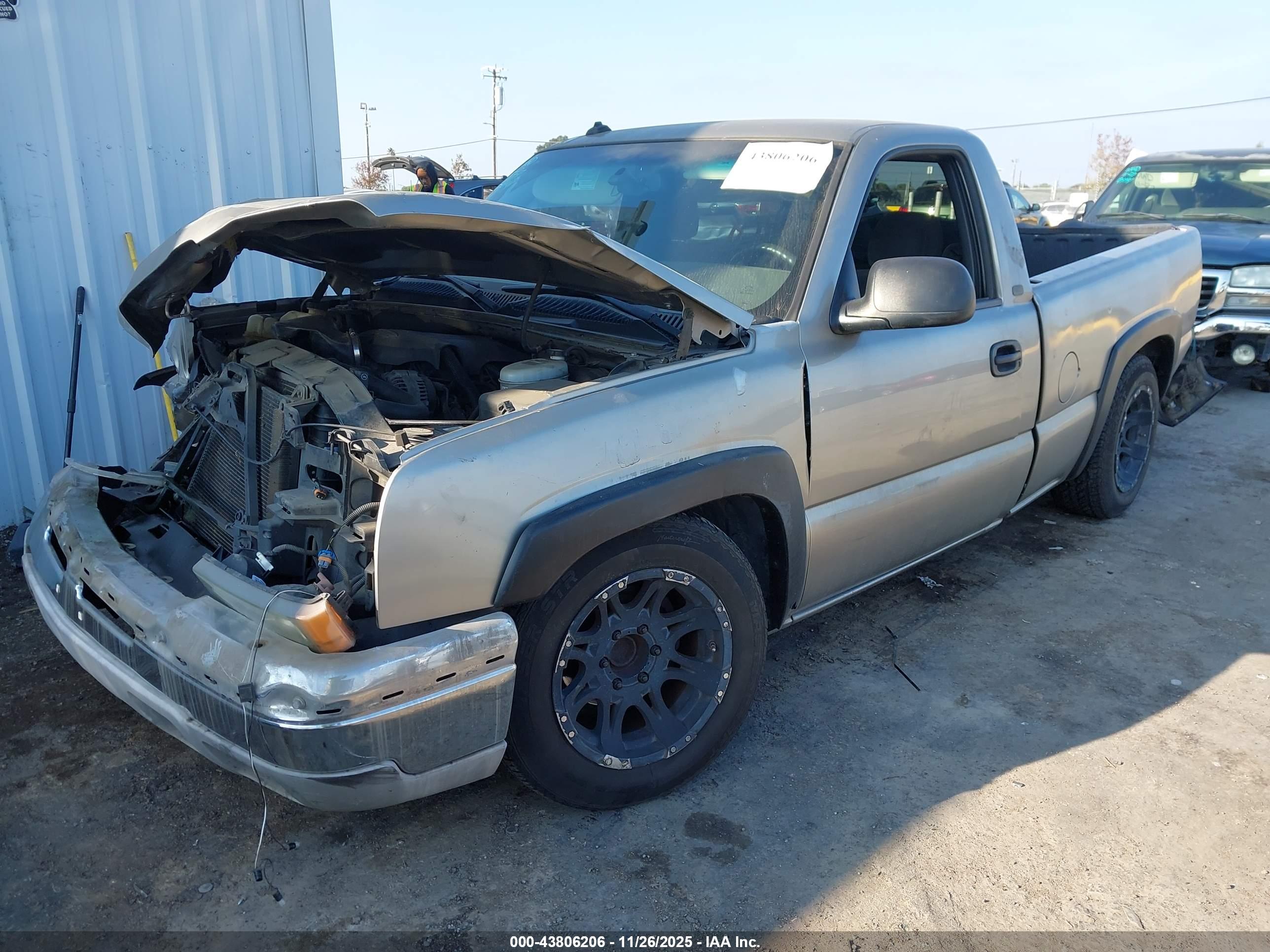 CHEVROLET SILVERADO image 2