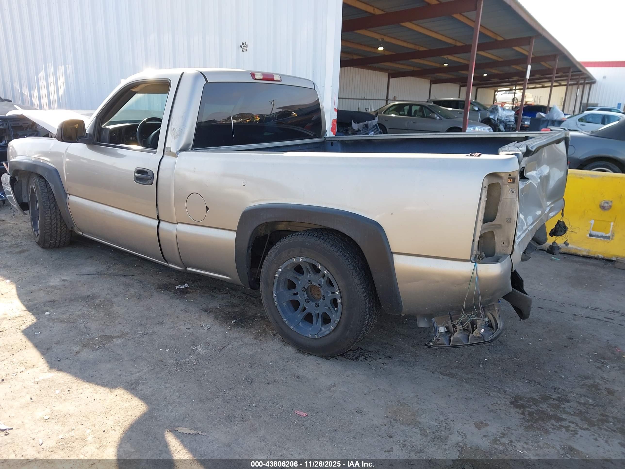 CHEVROLET SILVERADO image 3