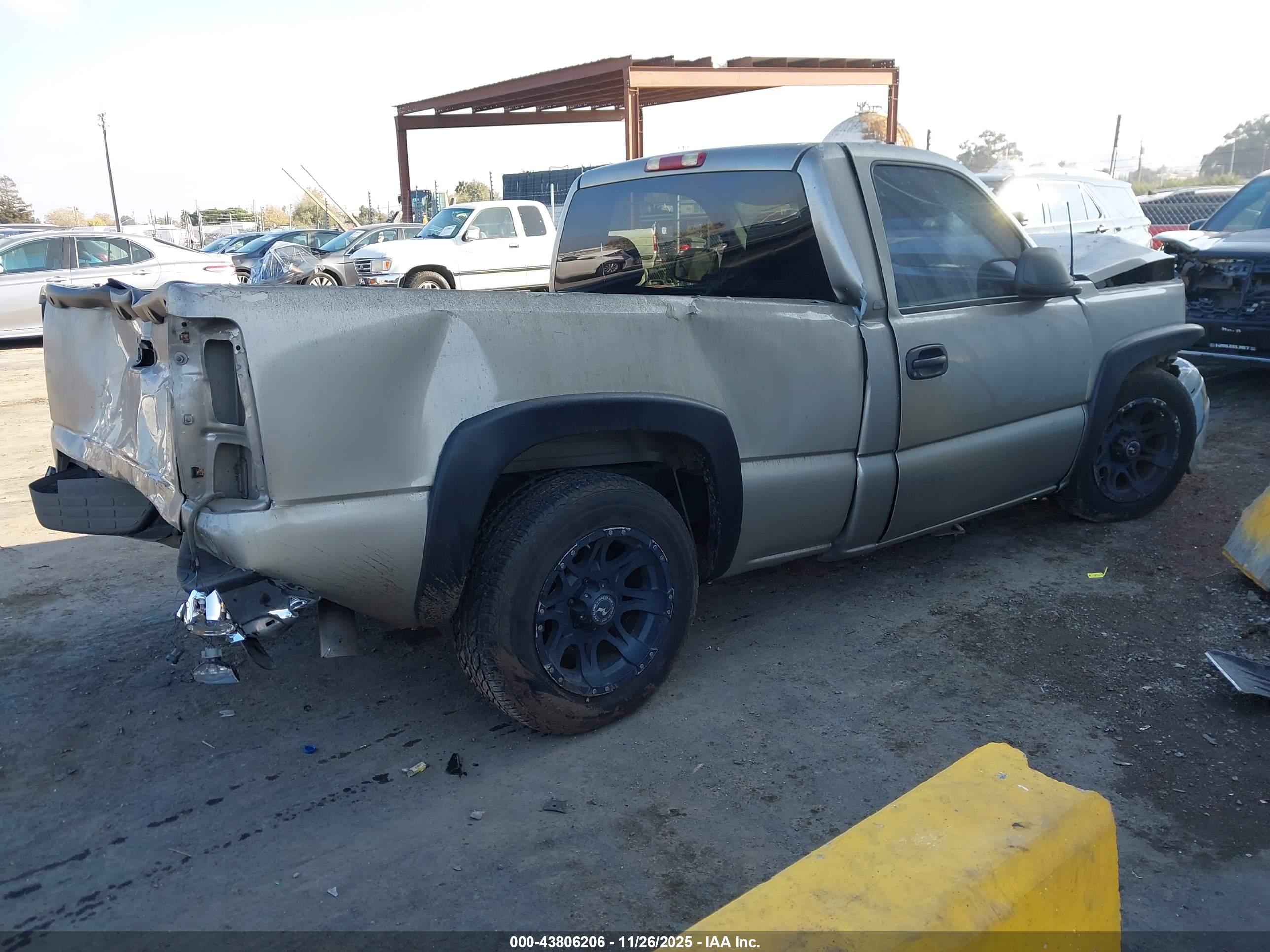 CHEVROLET SILVERADO image 4