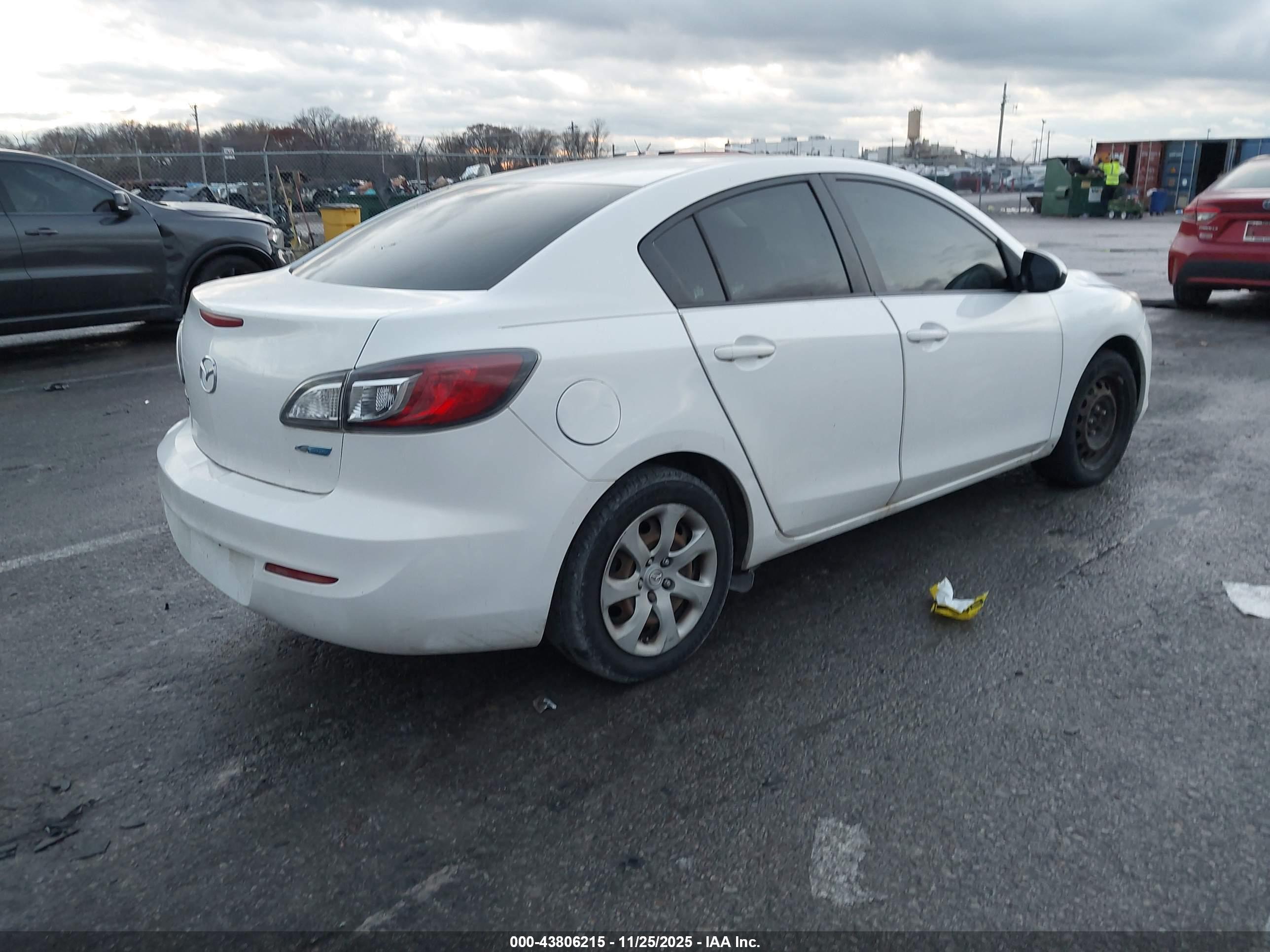 MAZDA MAZDA3 image 4
