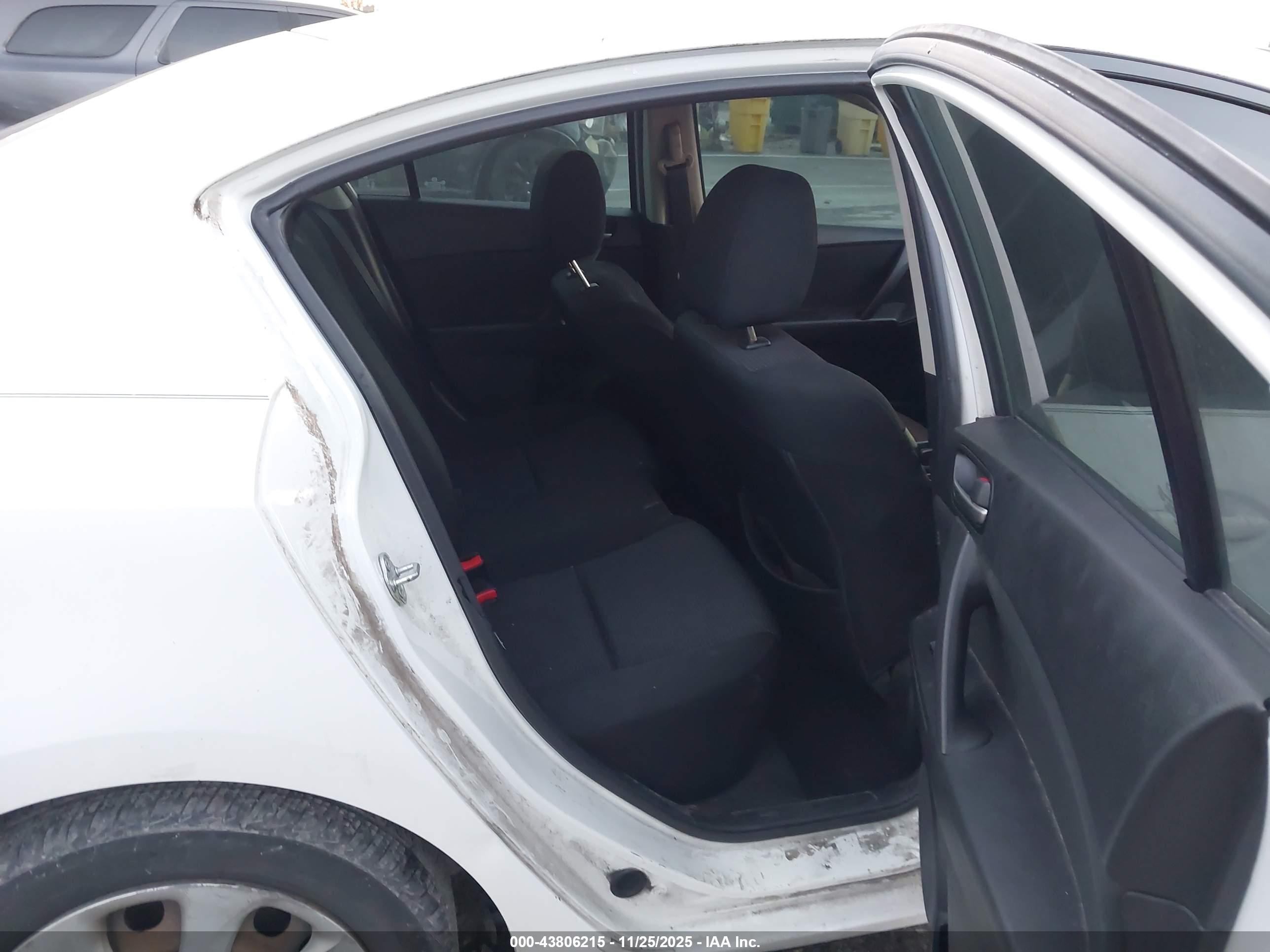 MAZDA MAZDA3 image 8