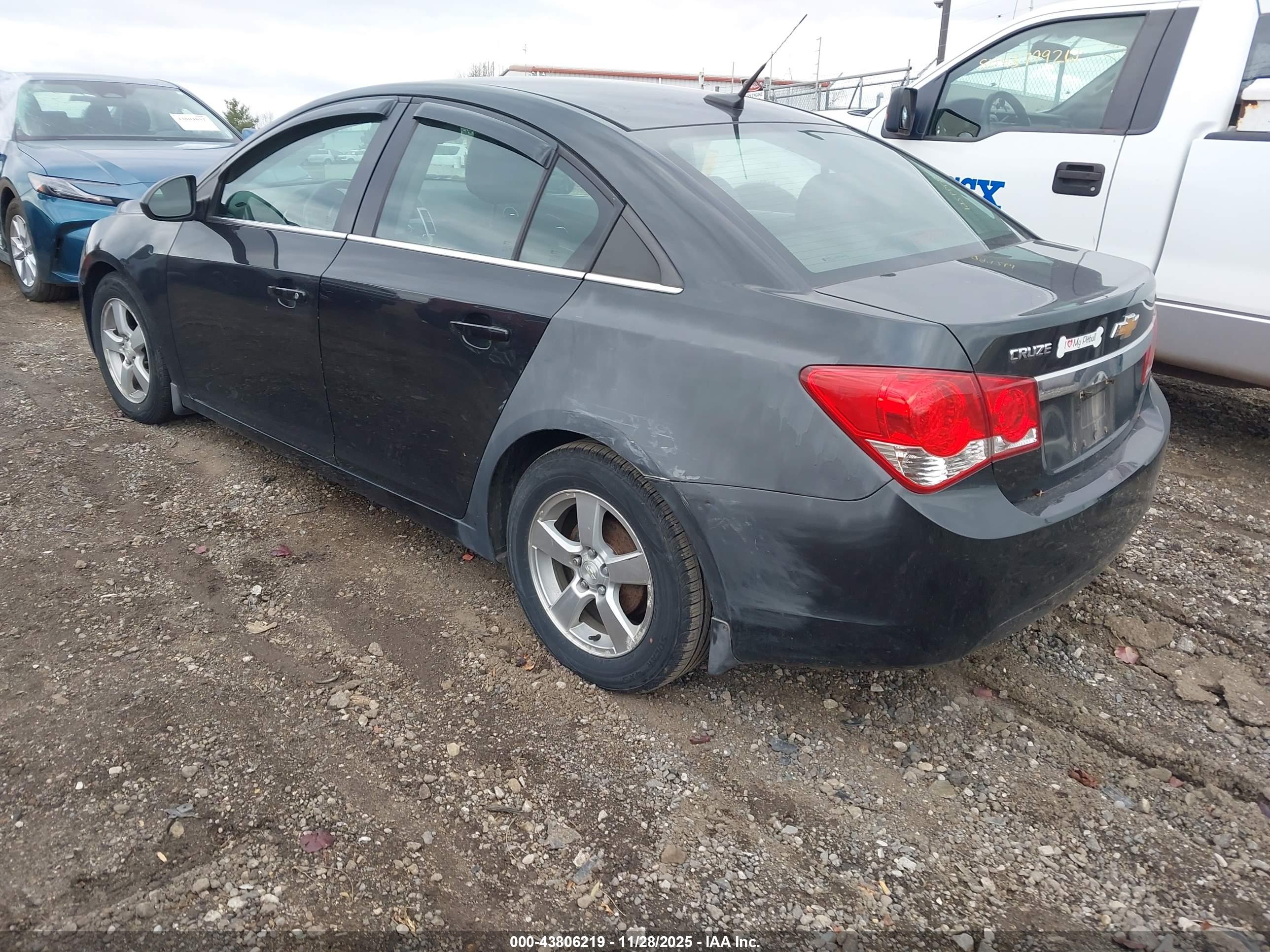 CHEVROLET CRUZE image 3