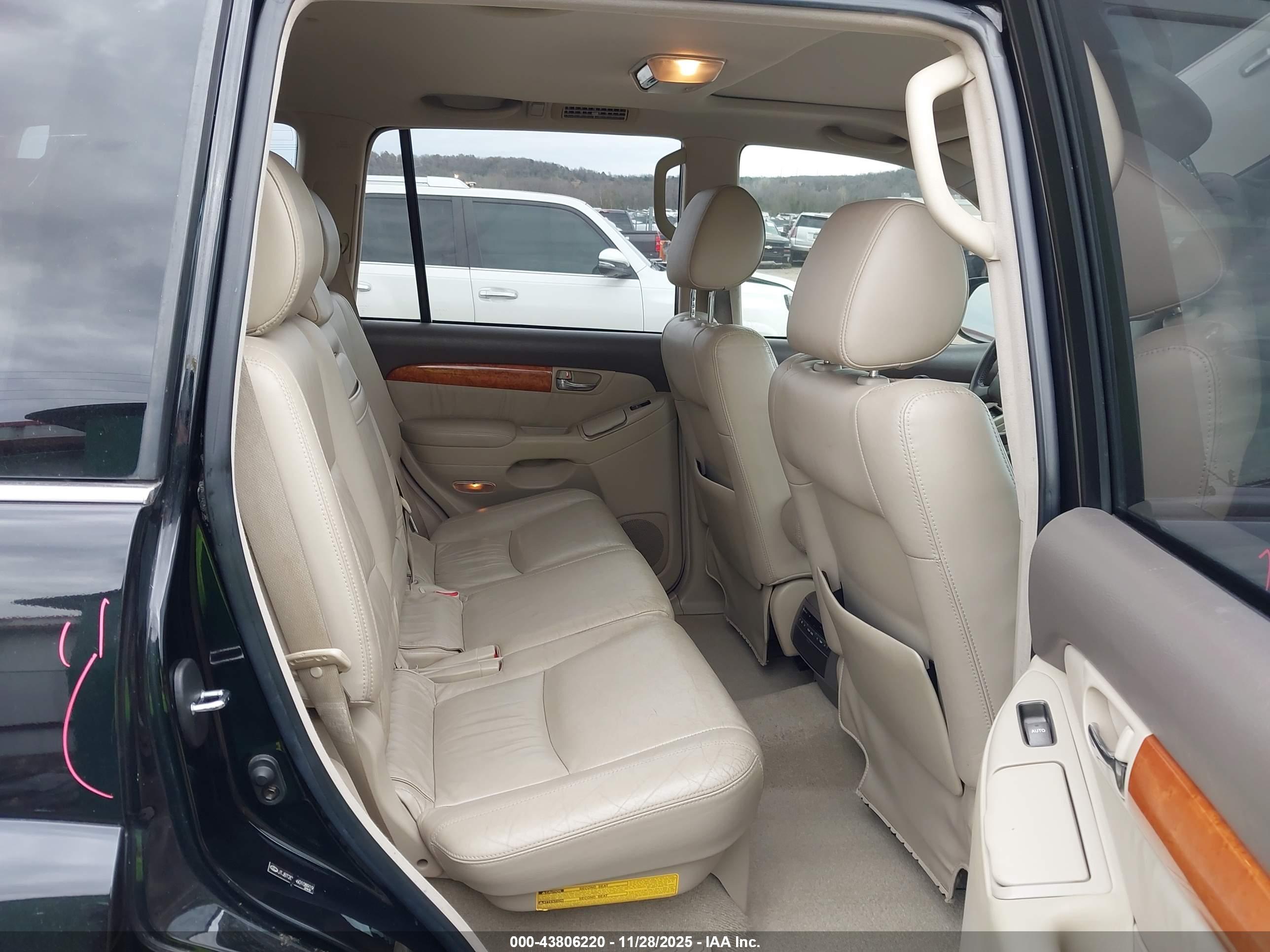 LEXUS GX image 8
