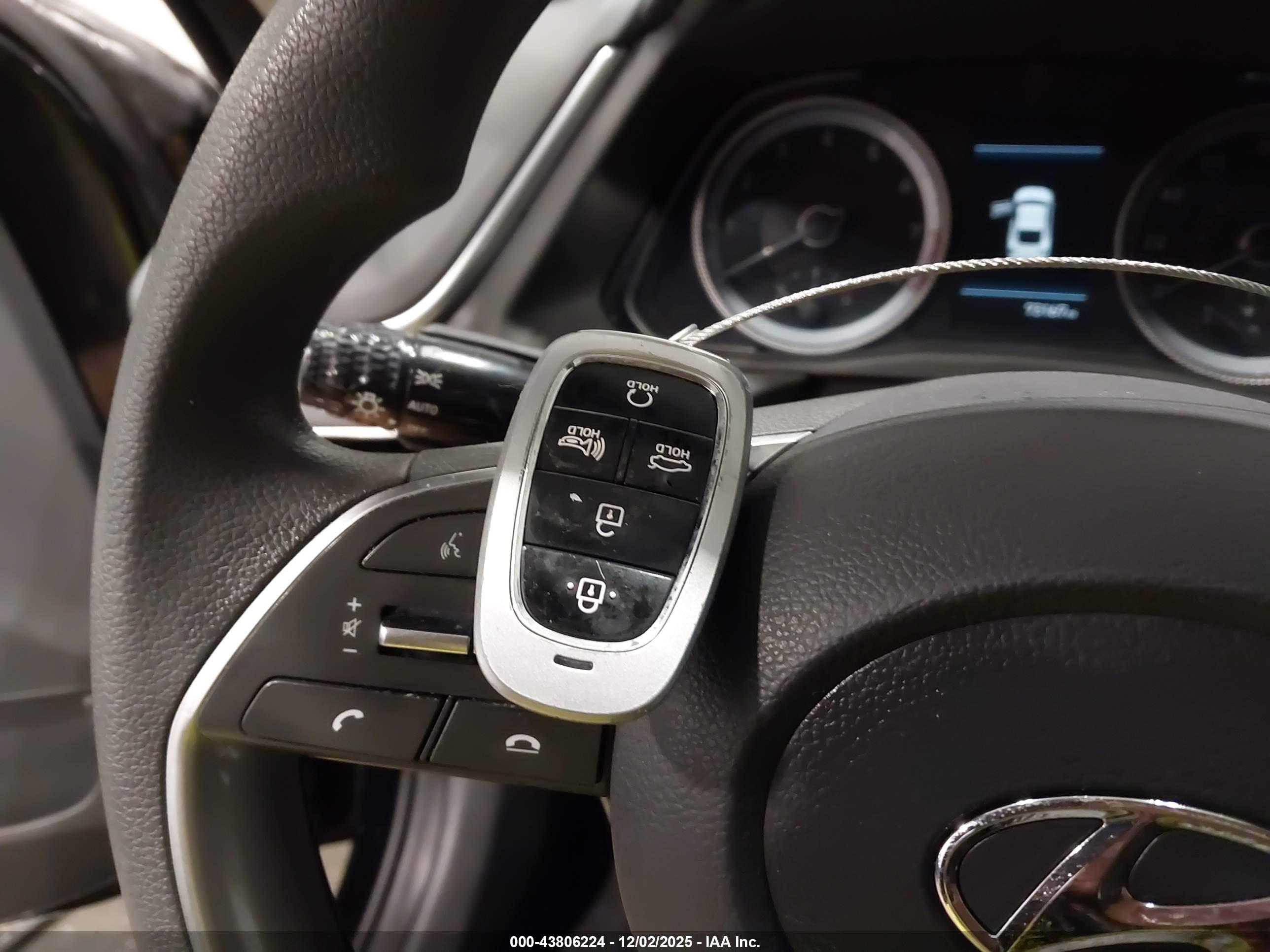 HYUNDAI SONATA image 11