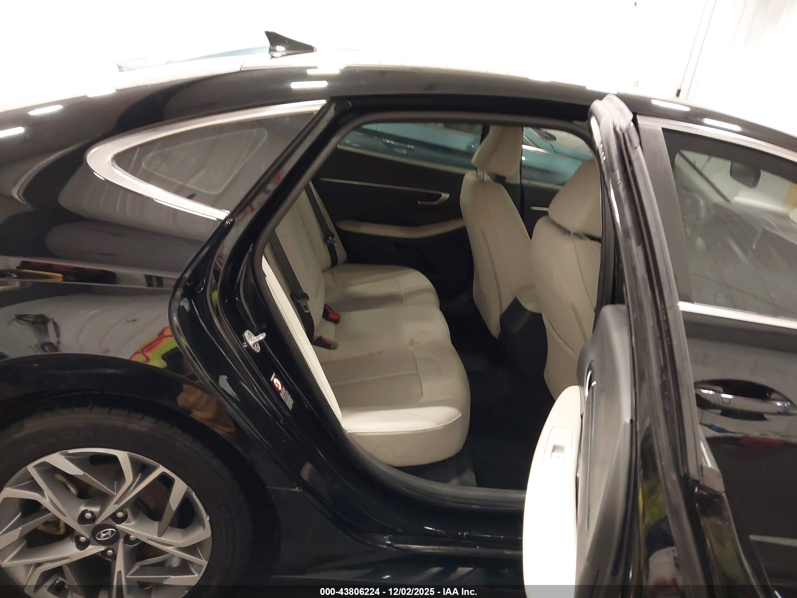 HYUNDAI SONATA image 8