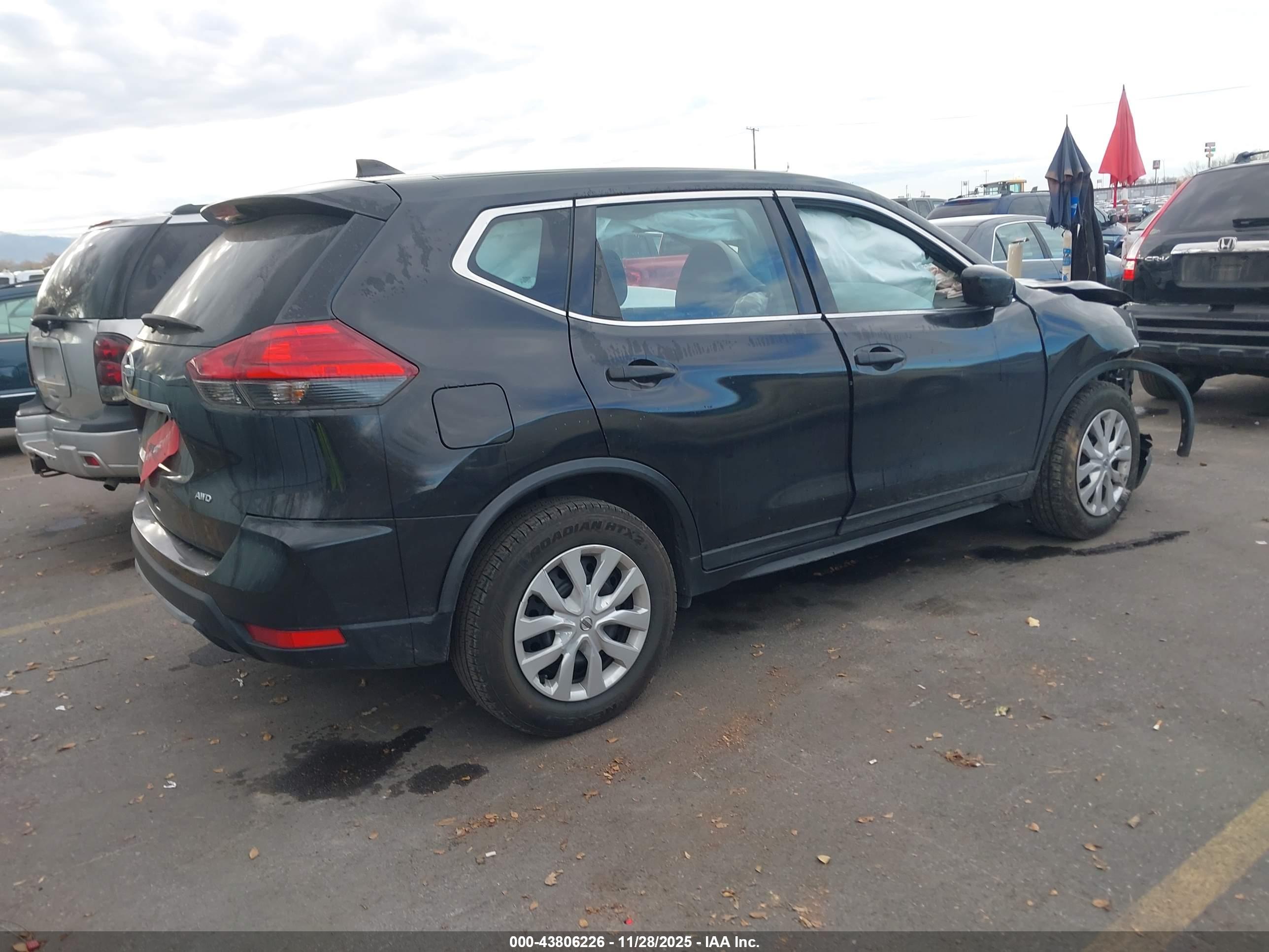 NISSAN ROGUE image 4