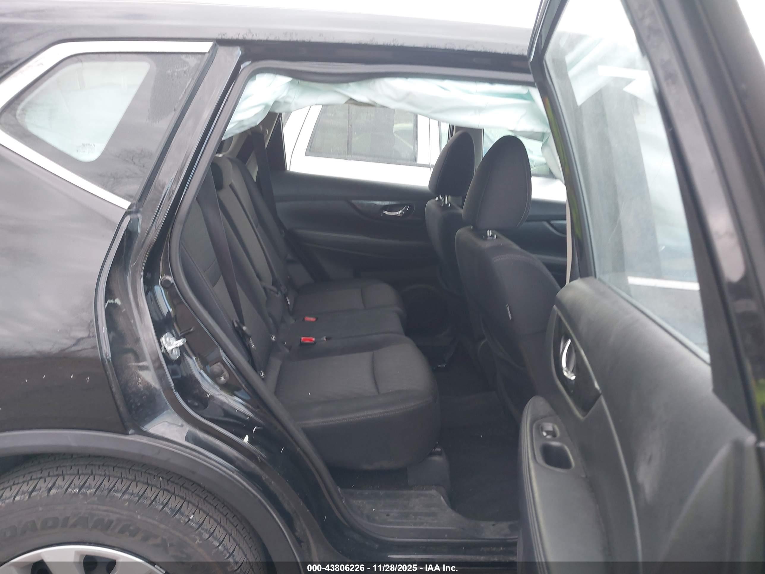 NISSAN ROGUE image 8