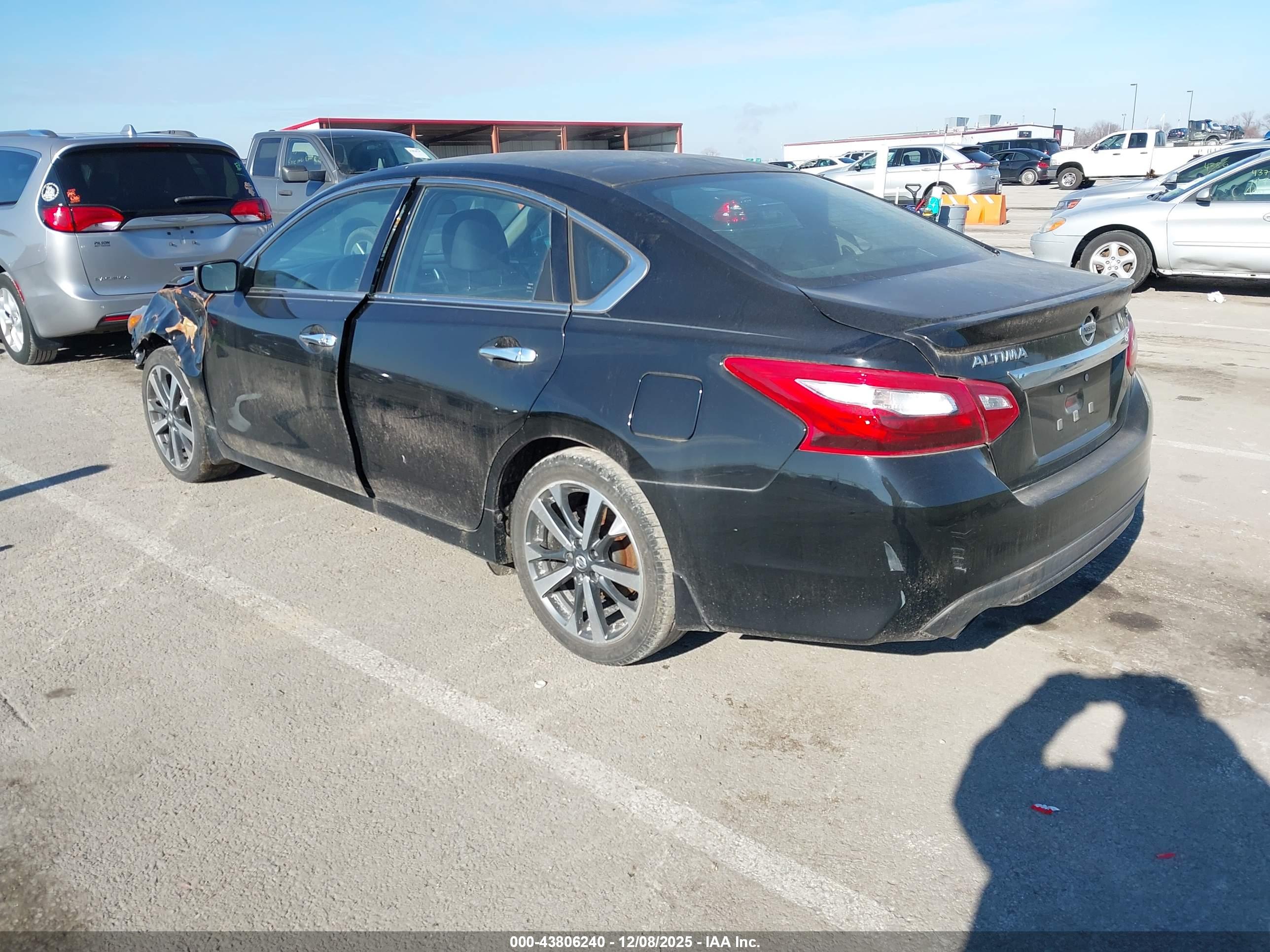 NISSAN ALTIMA image 3