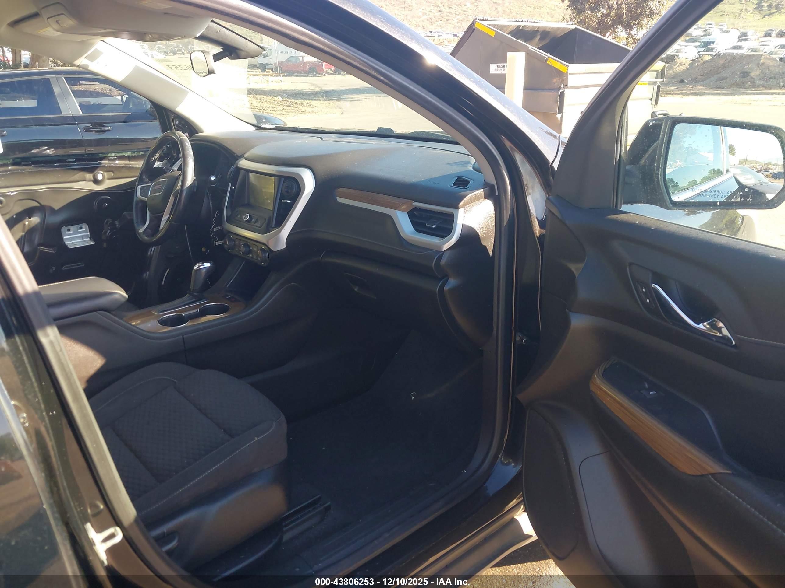 GMC ACADIA image 5