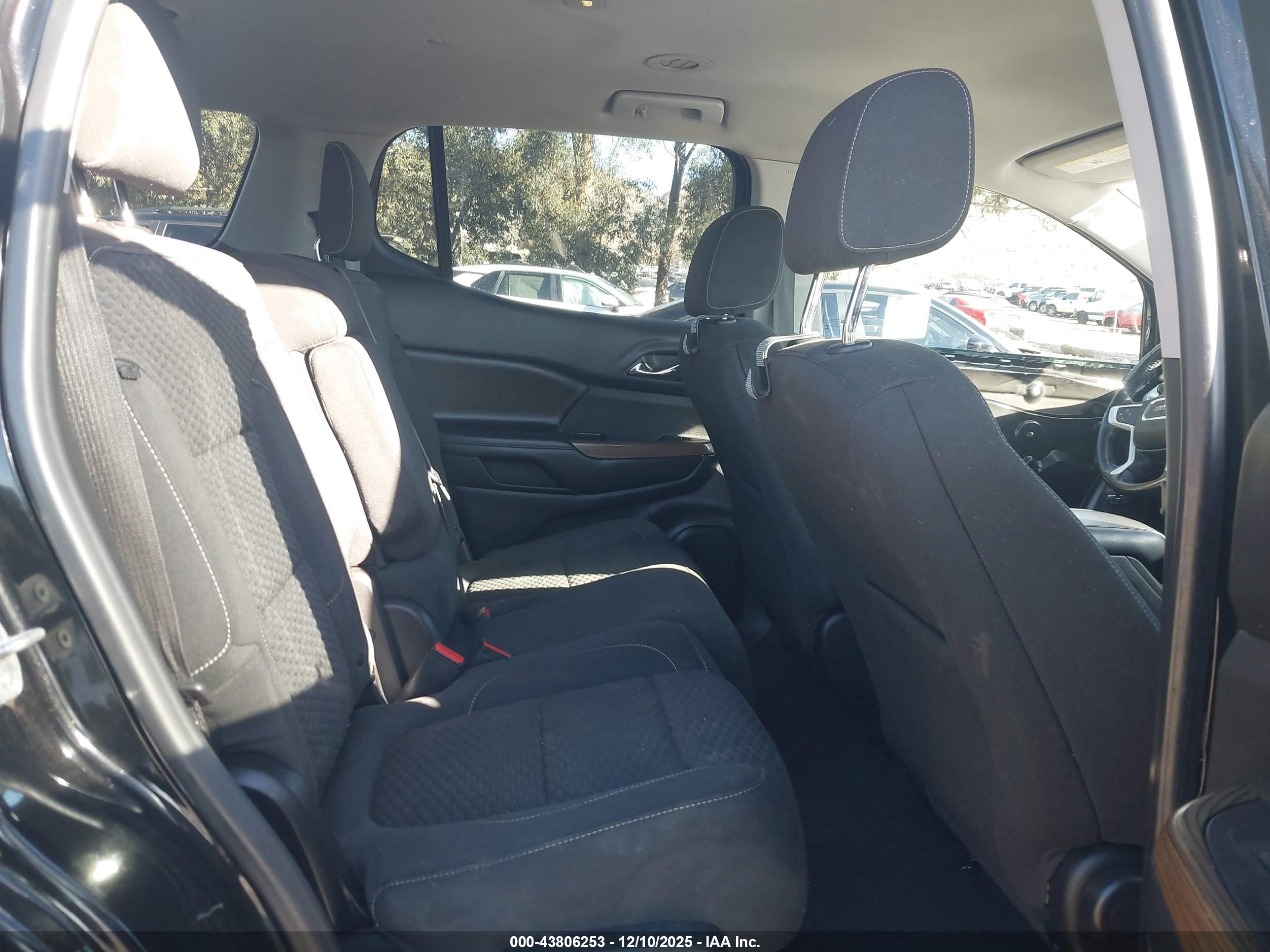 GMC ACADIA image 8