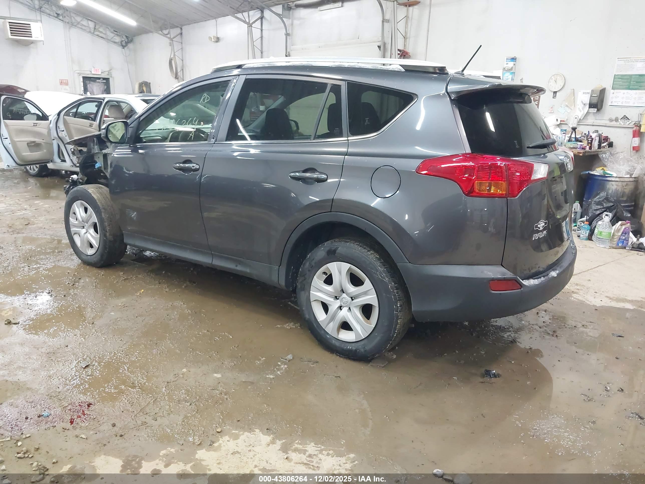TOYOTA RAV4 image 3
