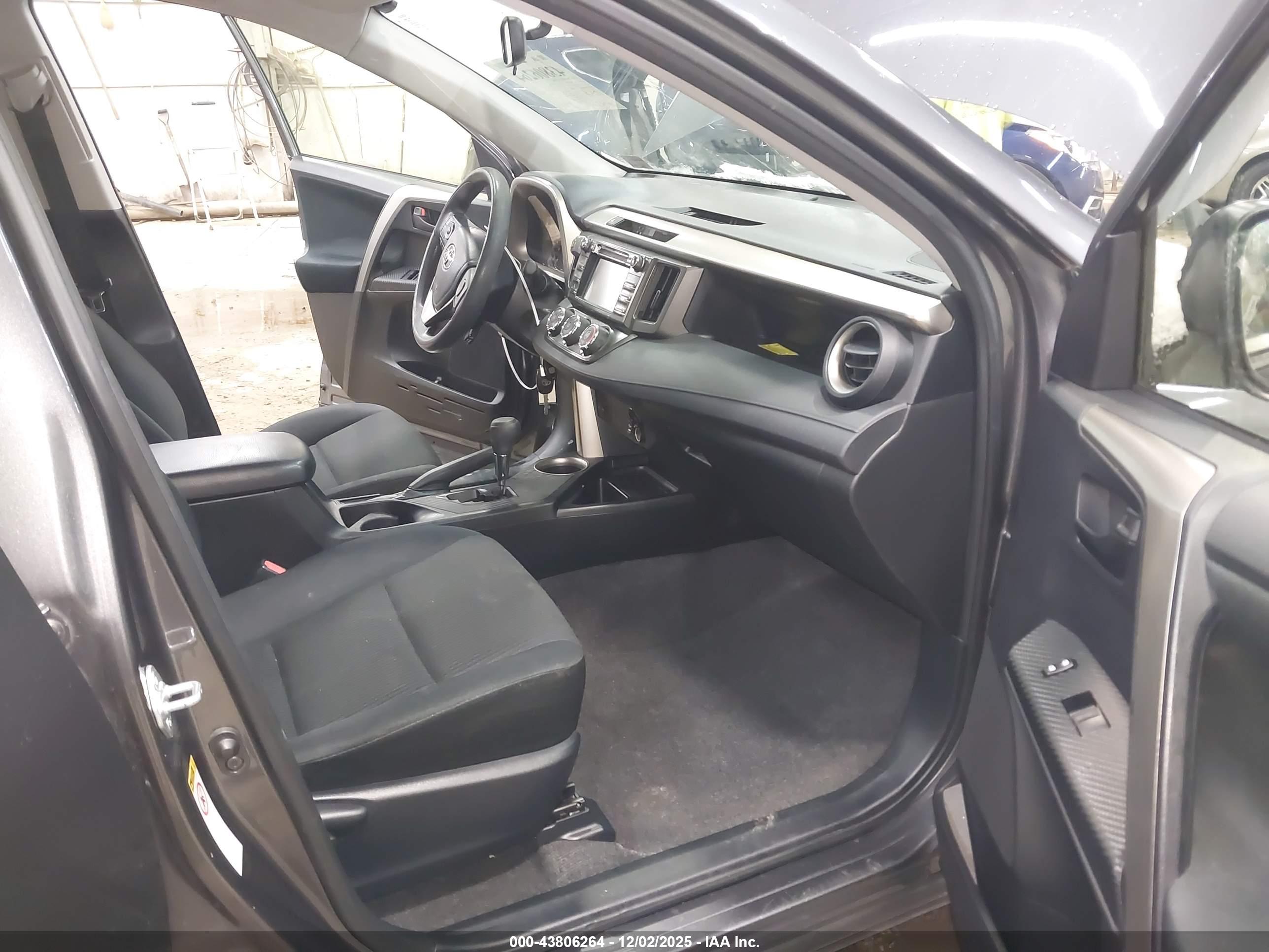 TOYOTA RAV4 image 5