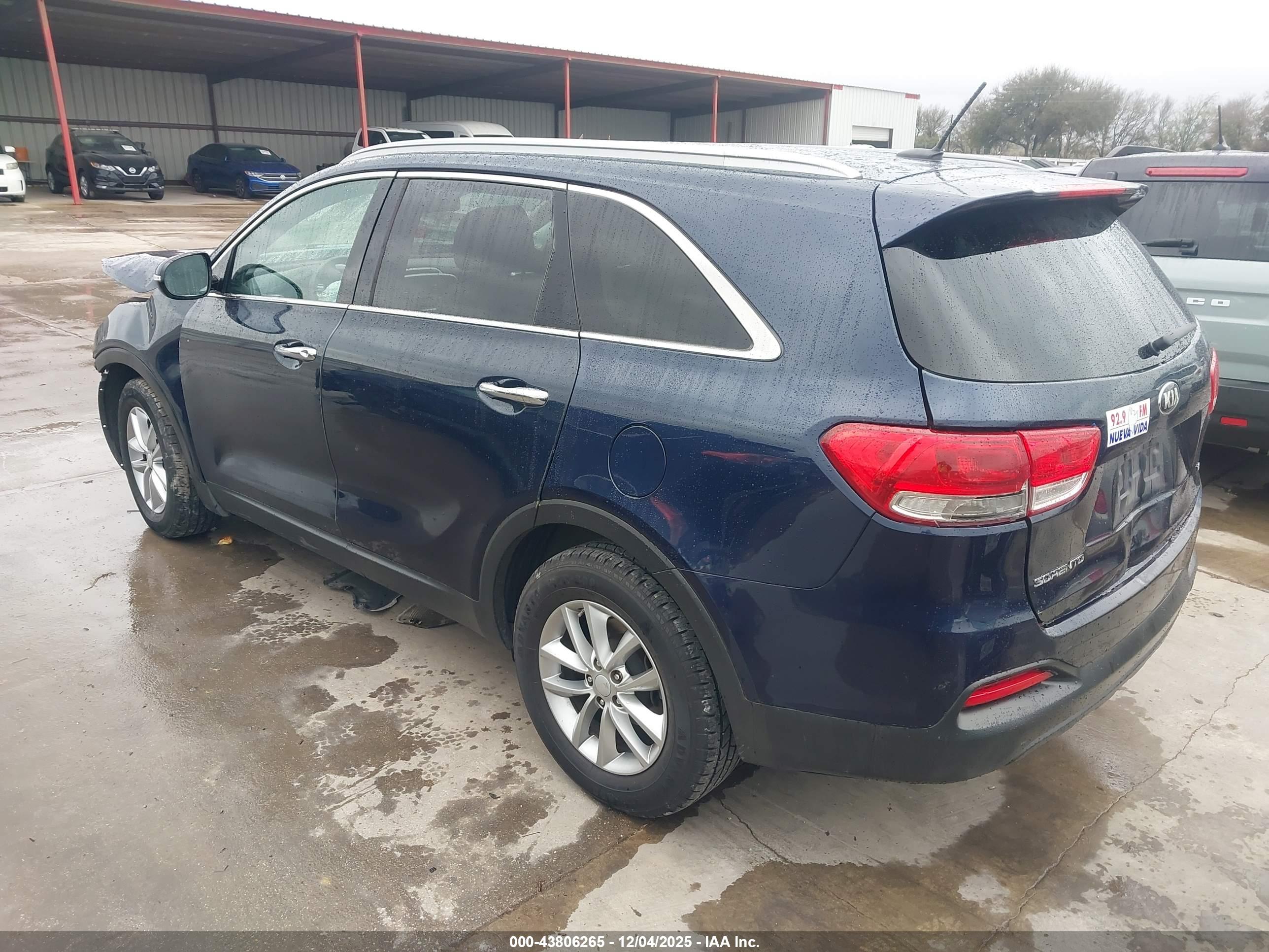 KIA SORENTO image 3