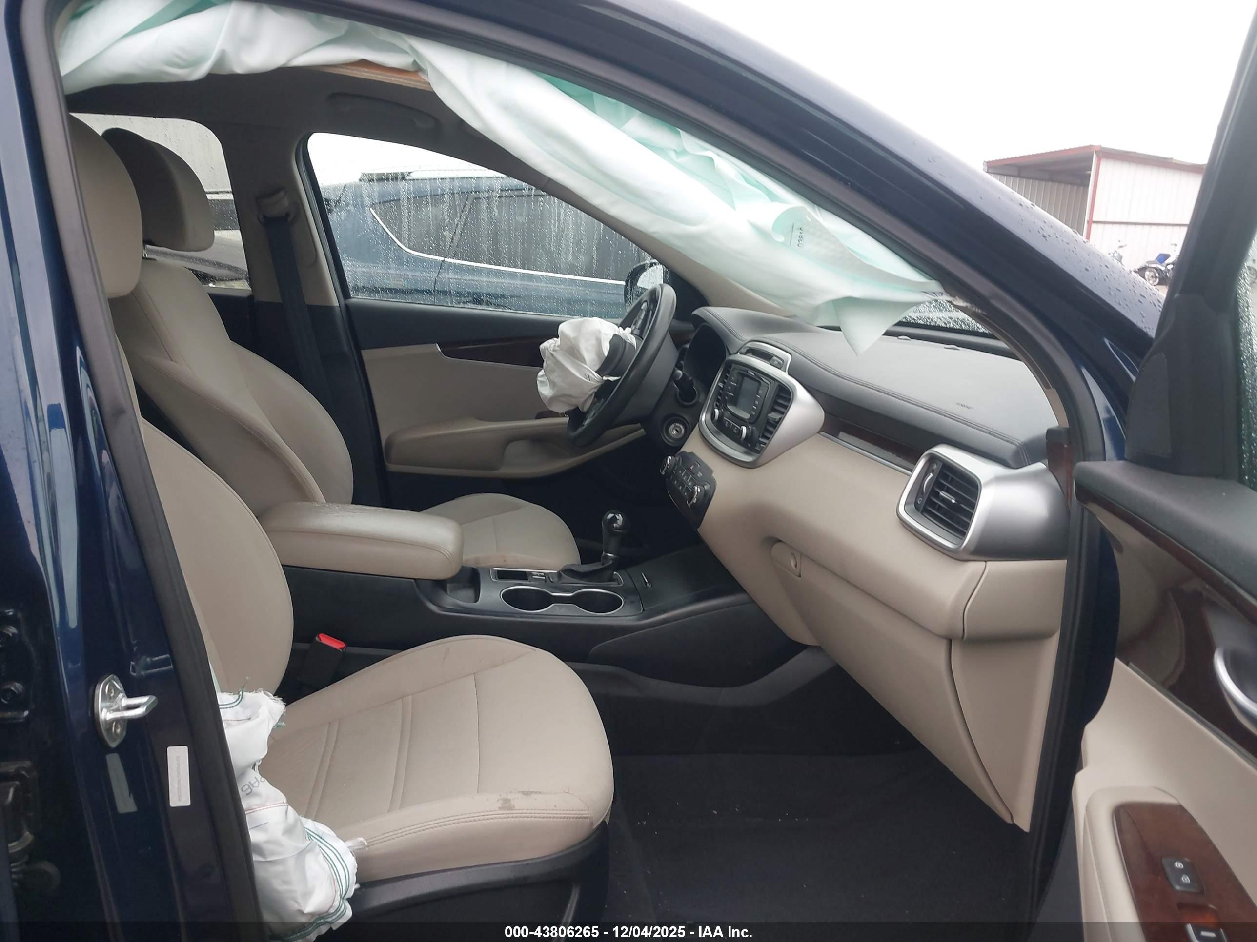 KIA SORENTO image 5