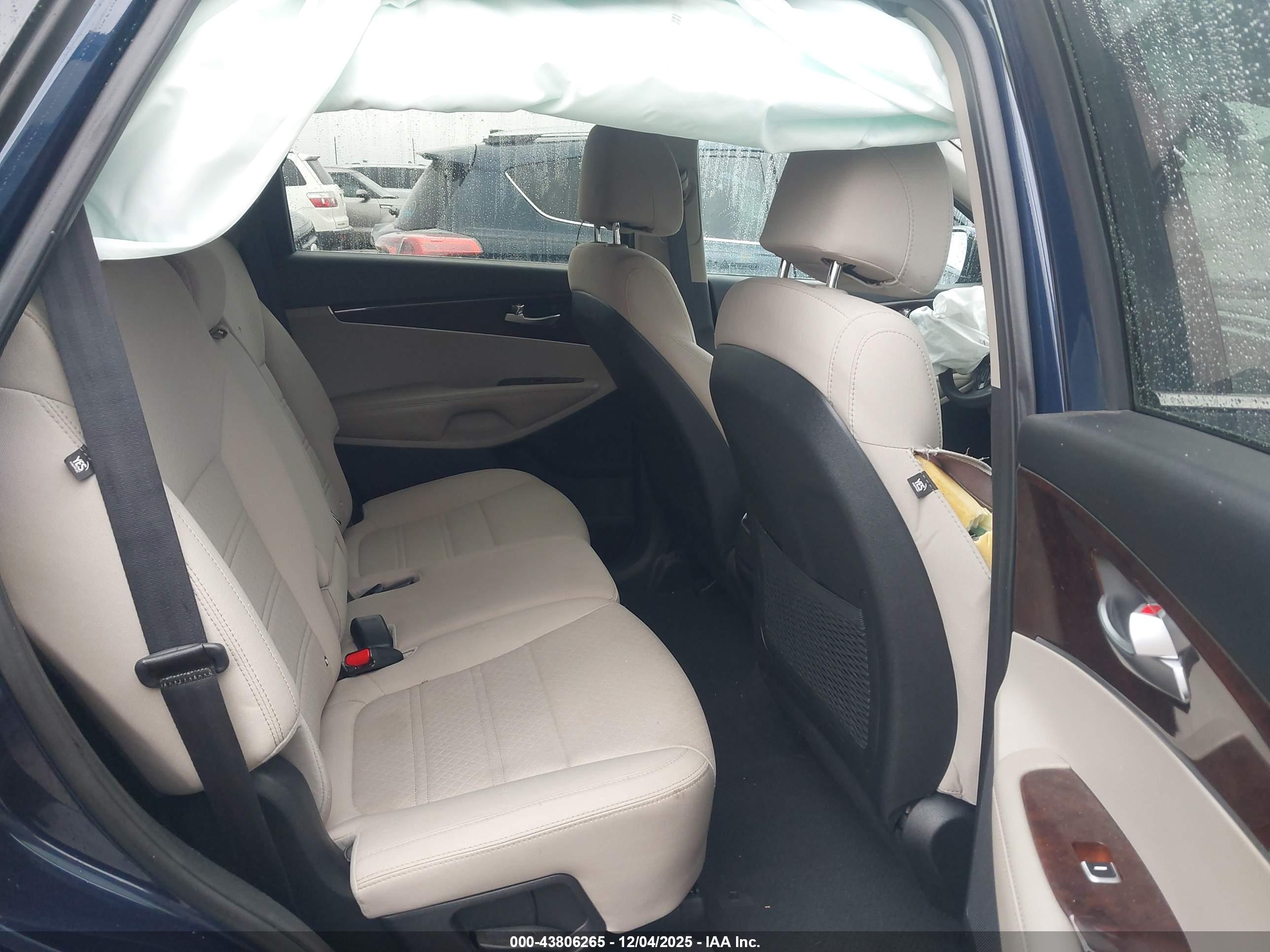 KIA SORENTO image 8