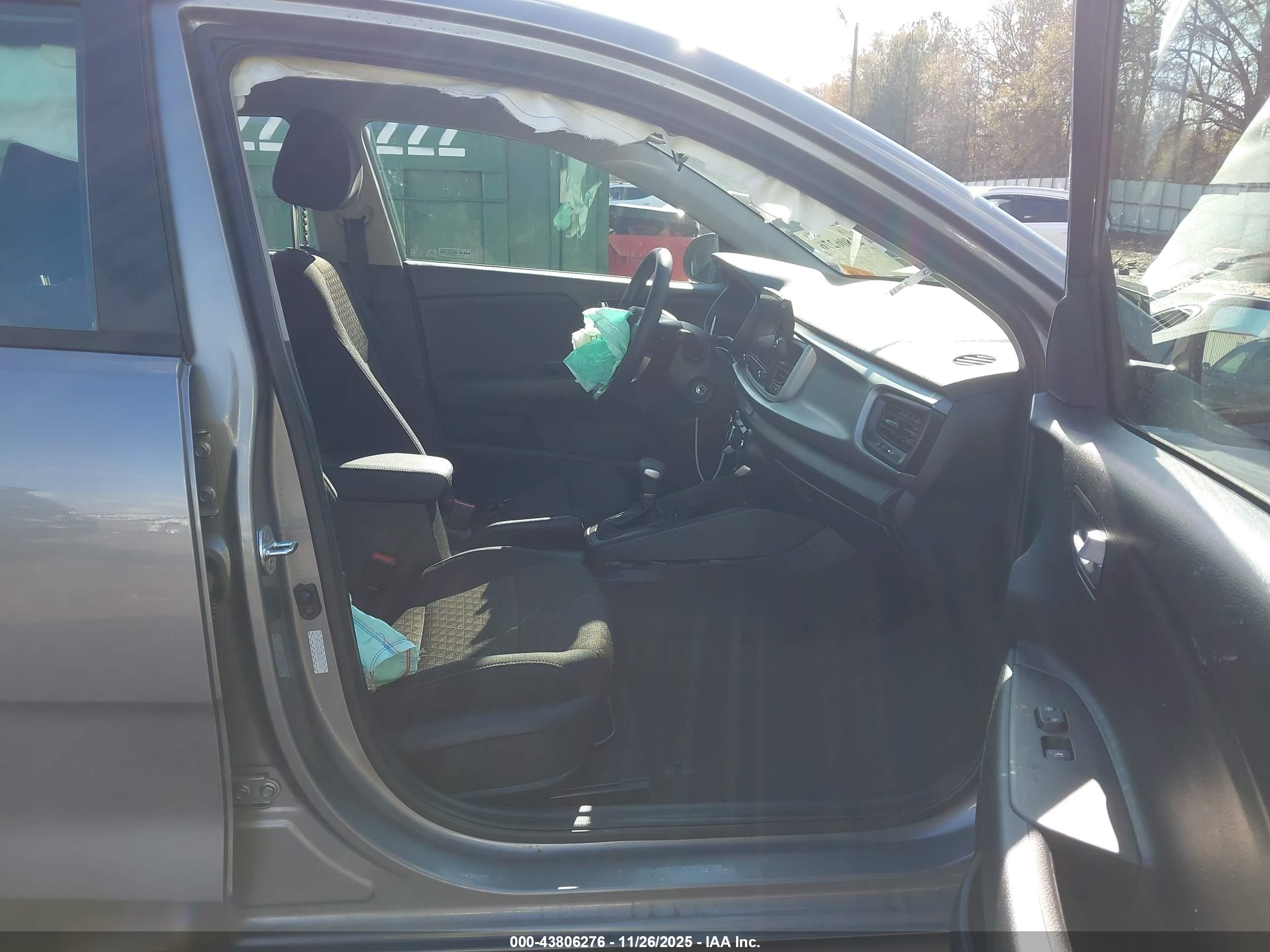 KIA RIO image 5