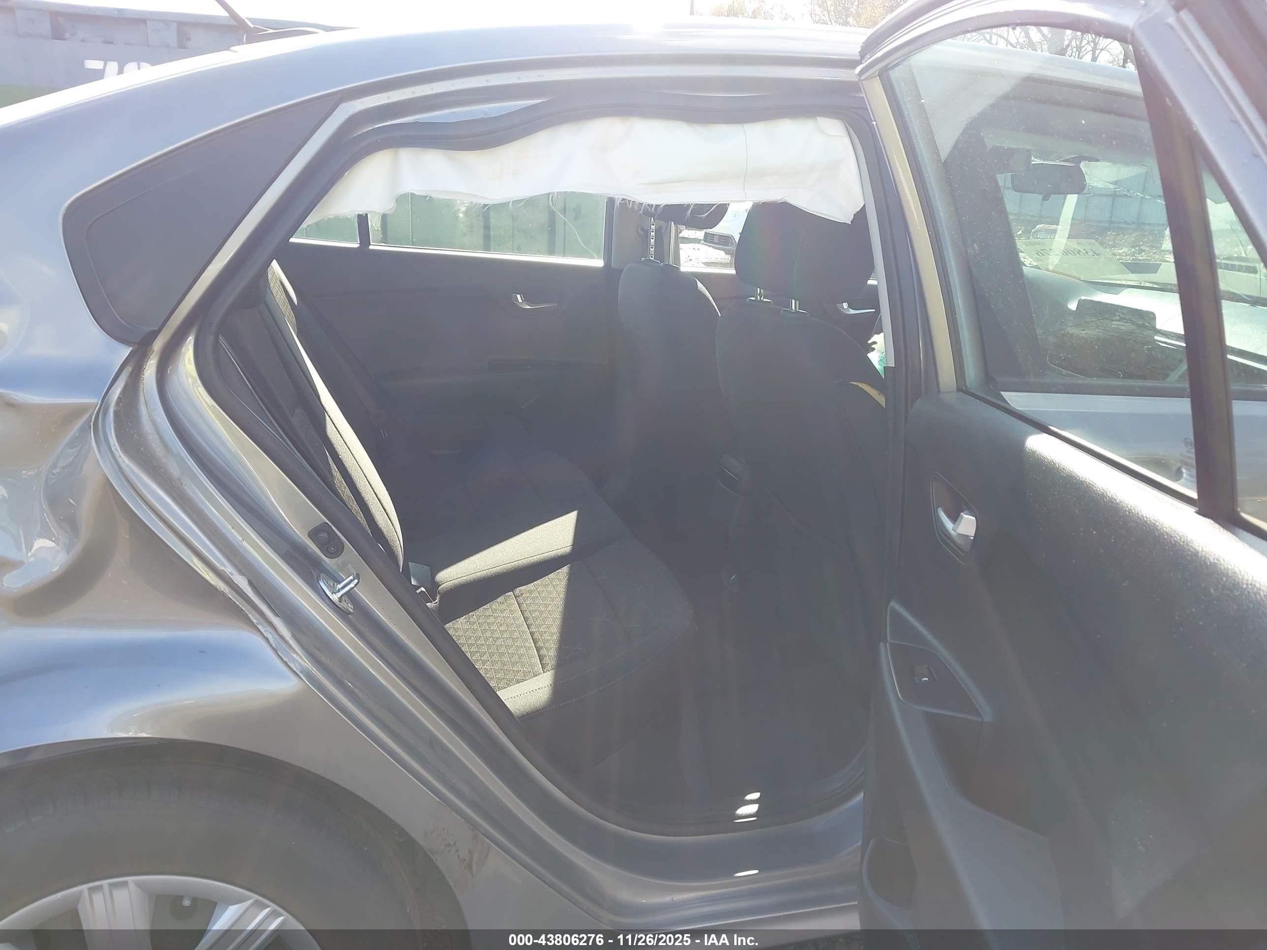 KIA RIO image 8