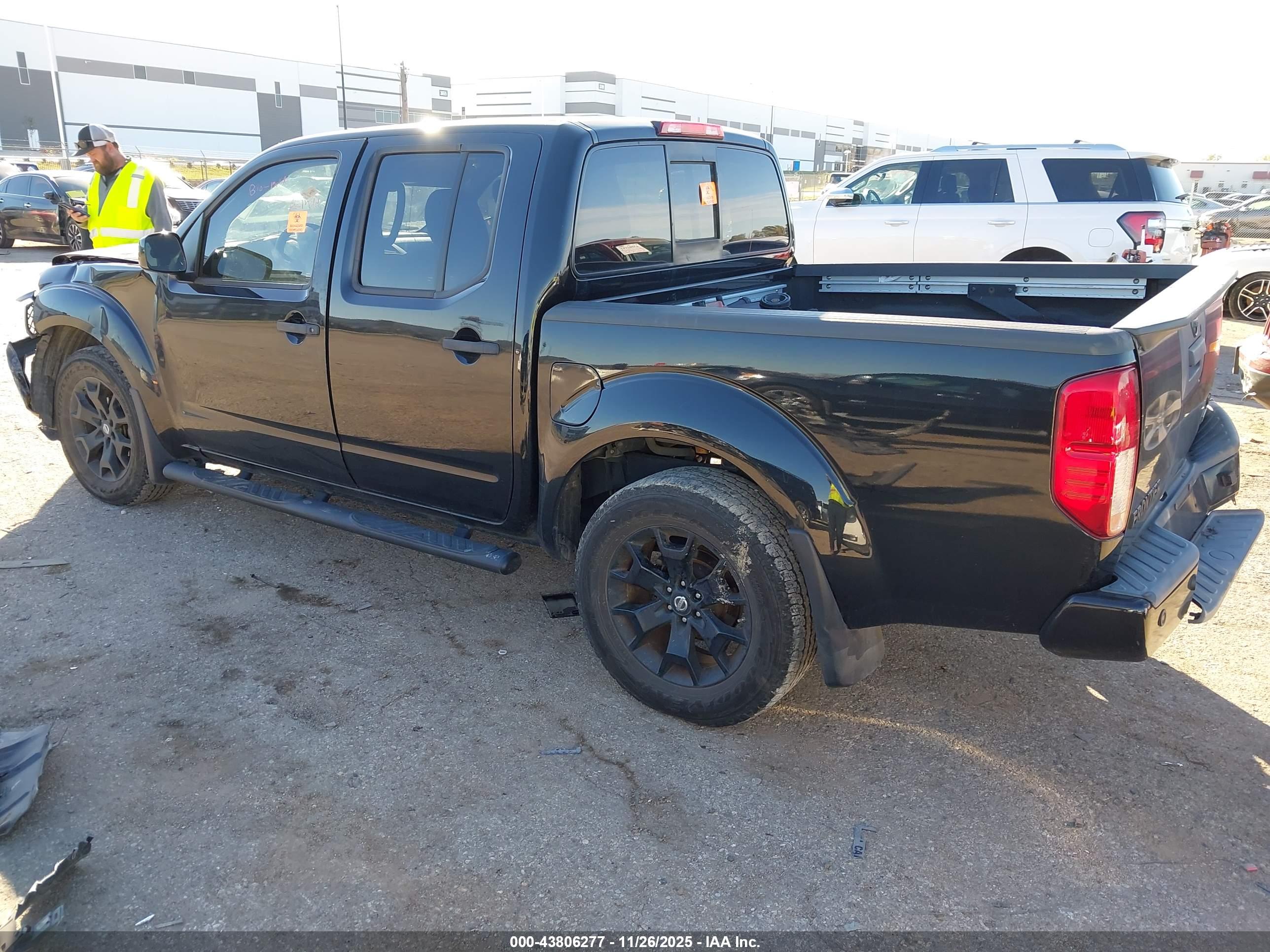 NISSAN FRONTIER image 3