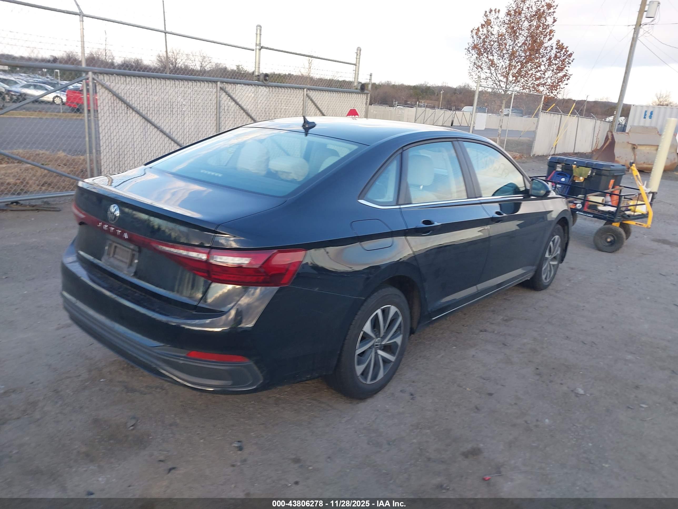 VOLKSWAGEN JETTA image 4