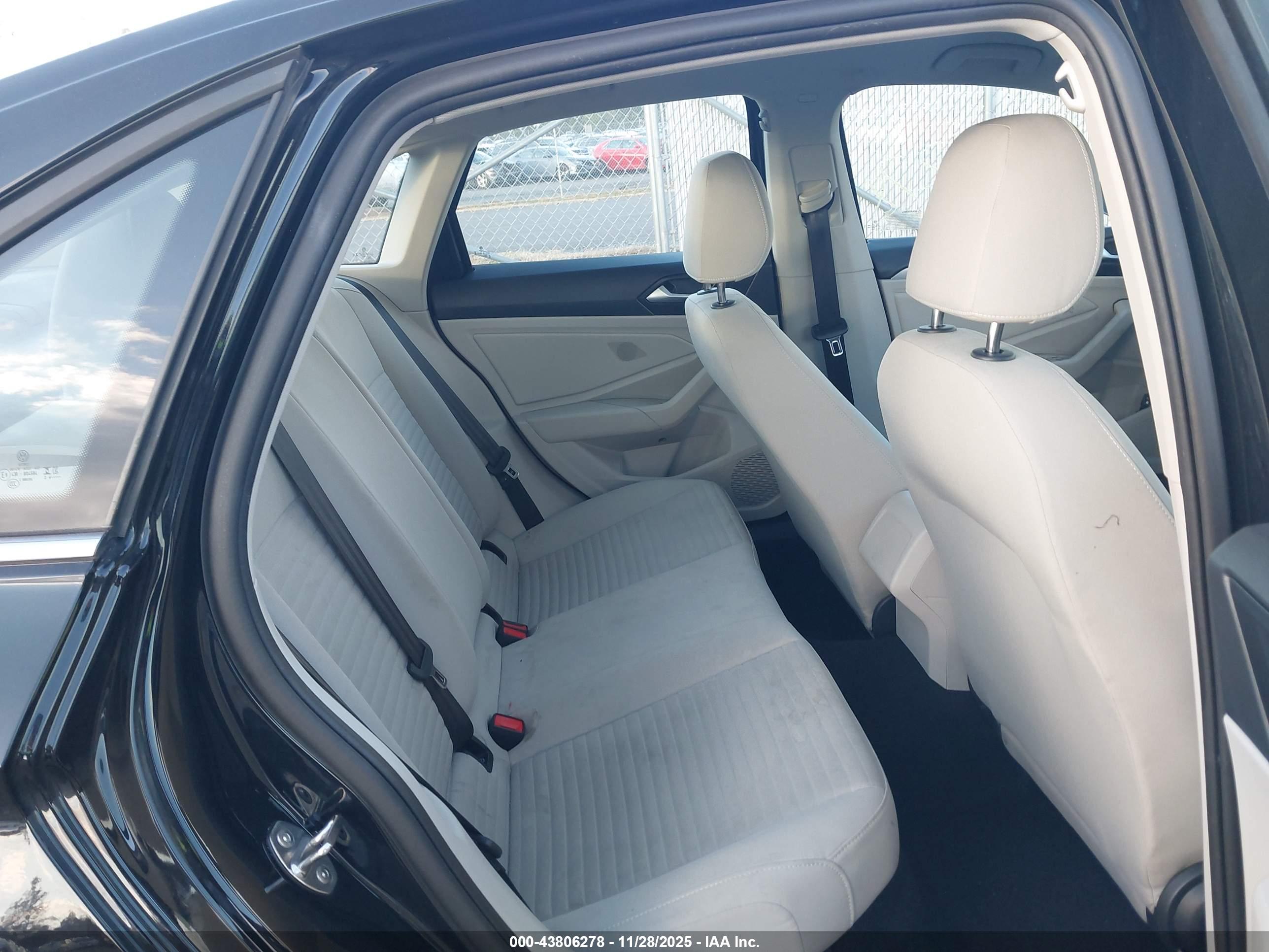 VOLKSWAGEN JETTA image 8
