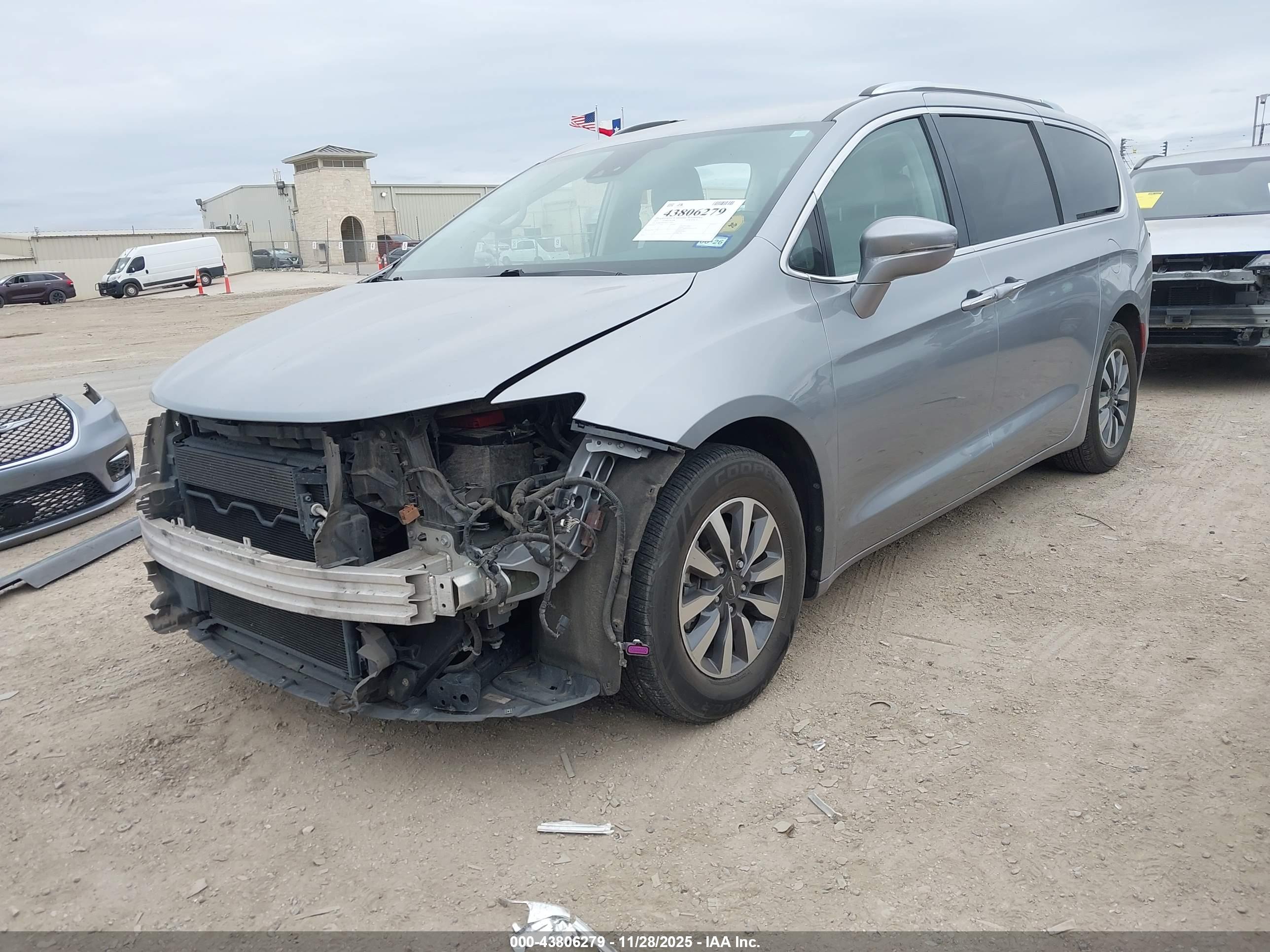 CHRYSLER PACIFICA image 2