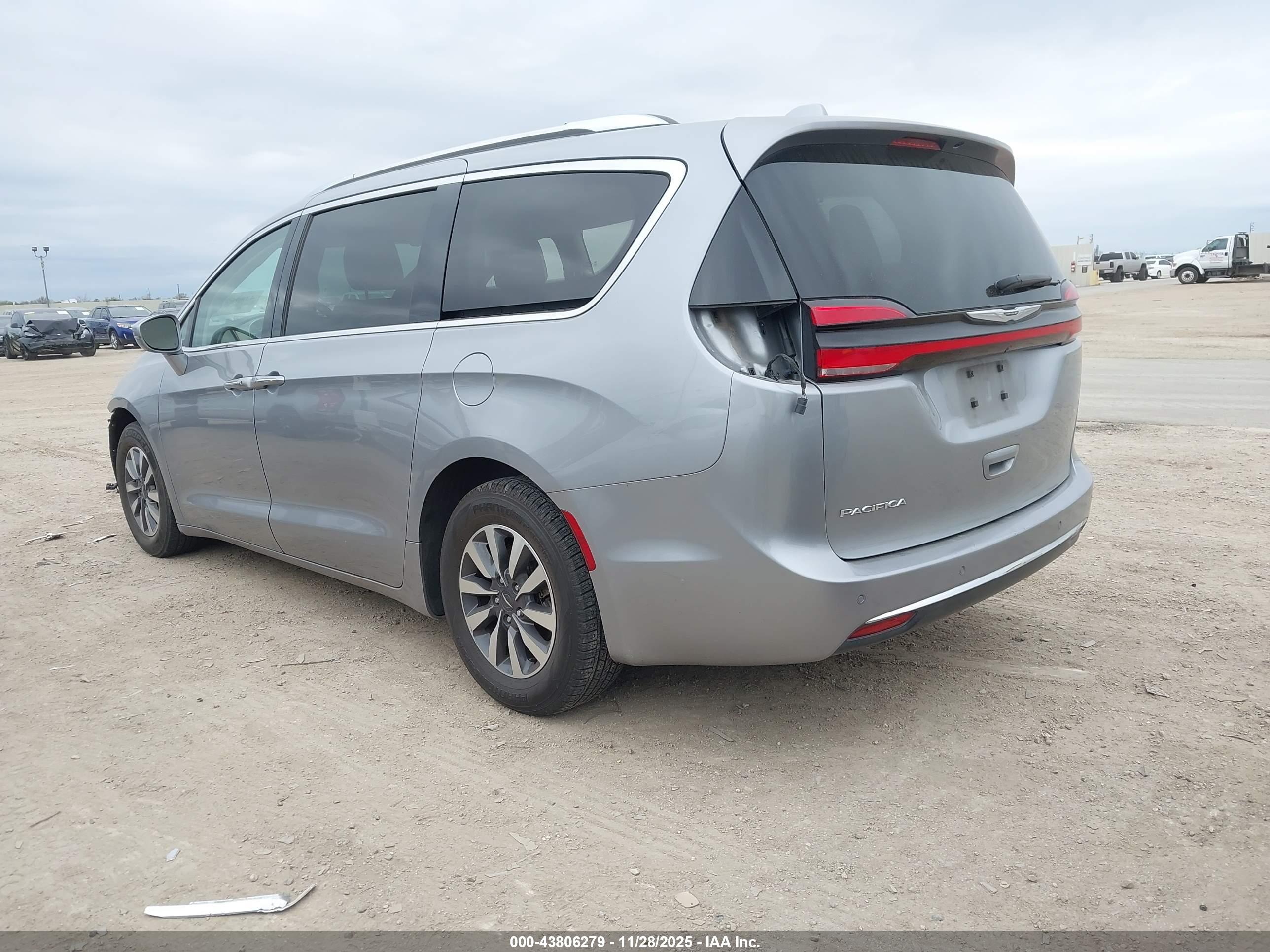 CHRYSLER PACIFICA image 3
