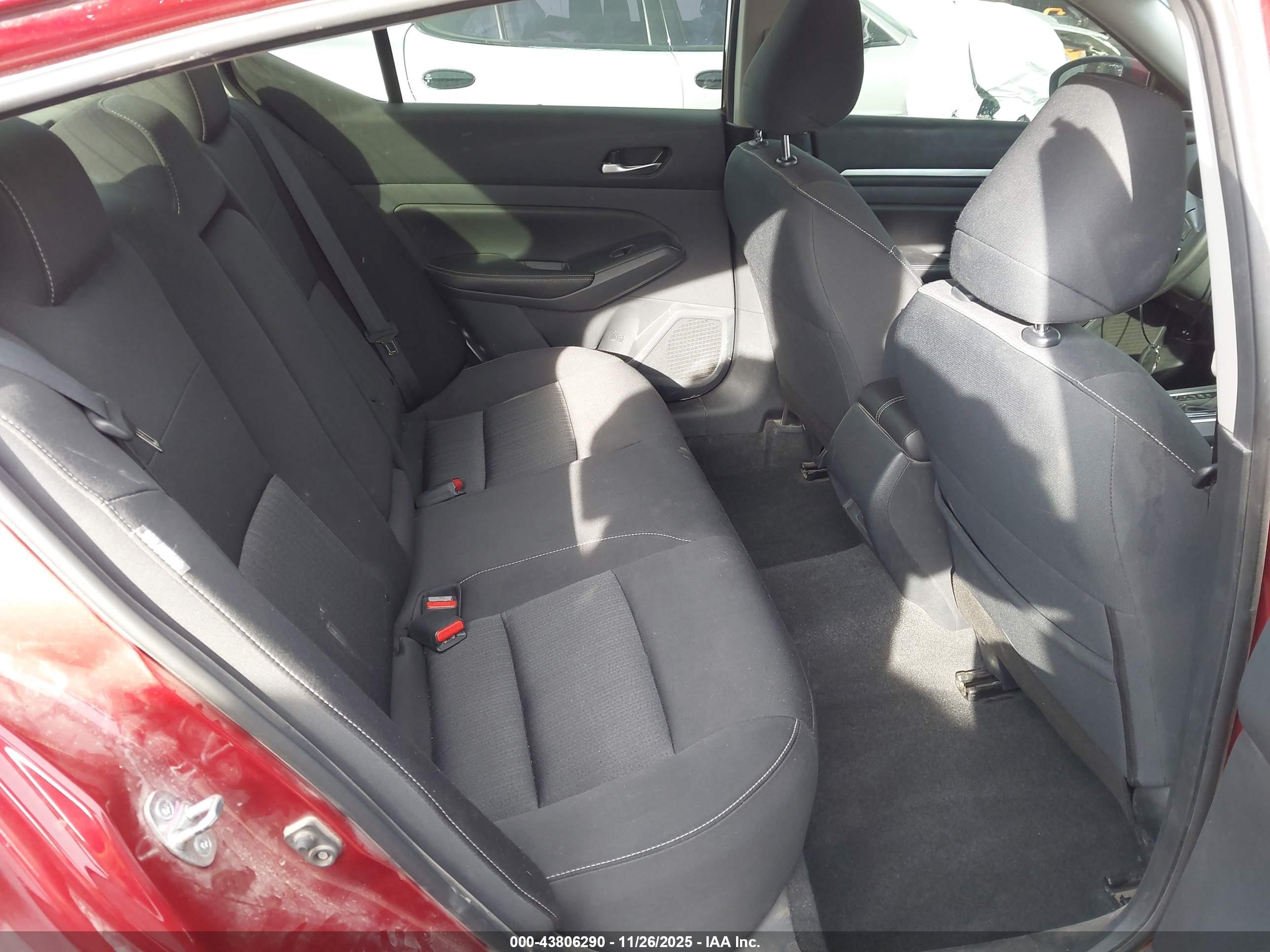 NISSAN ALTIMA image 8