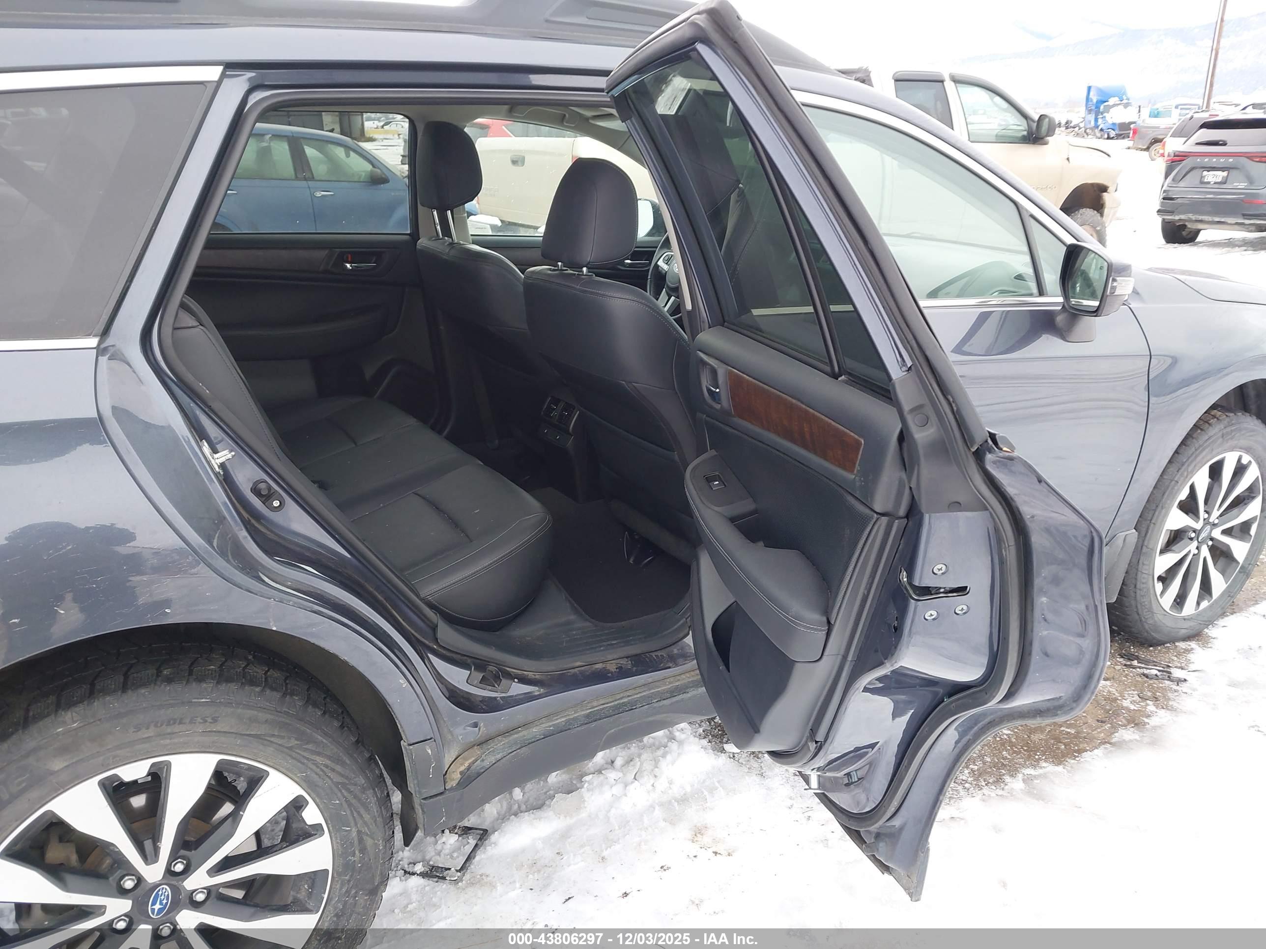 SUBARU OUTBACK image 8