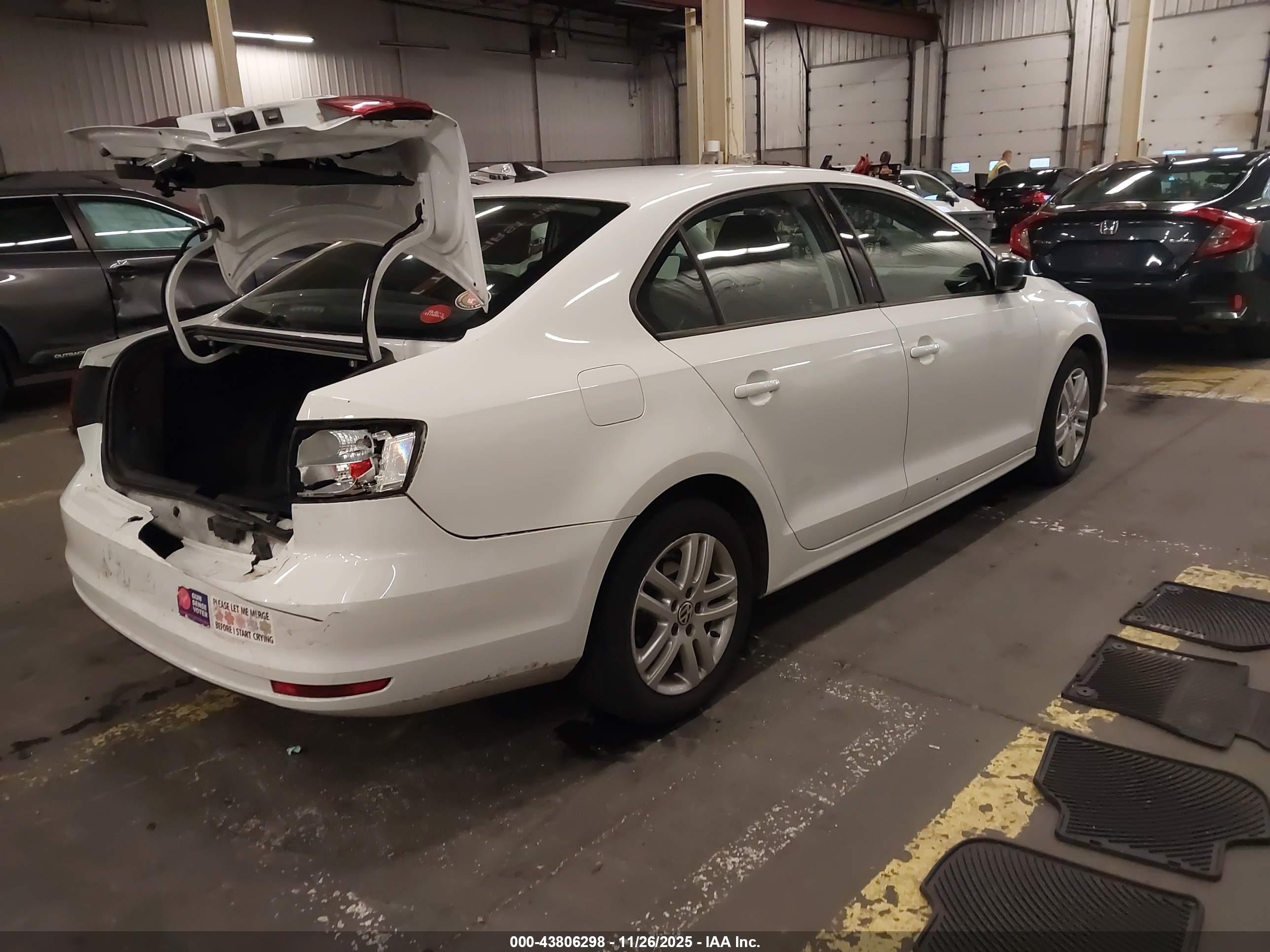 VOLKSWAGEN JETTA image 4