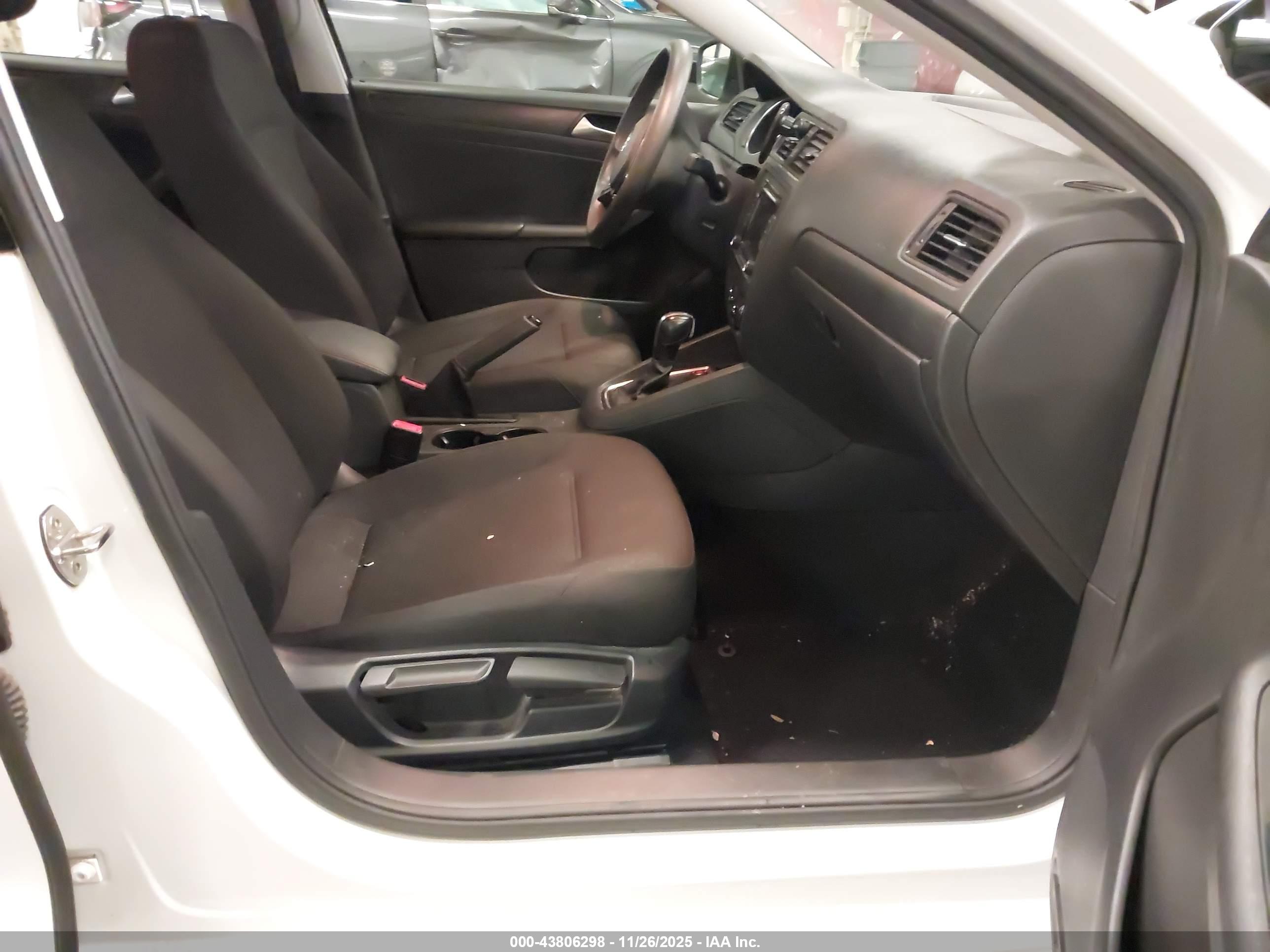 VOLKSWAGEN JETTA image 5