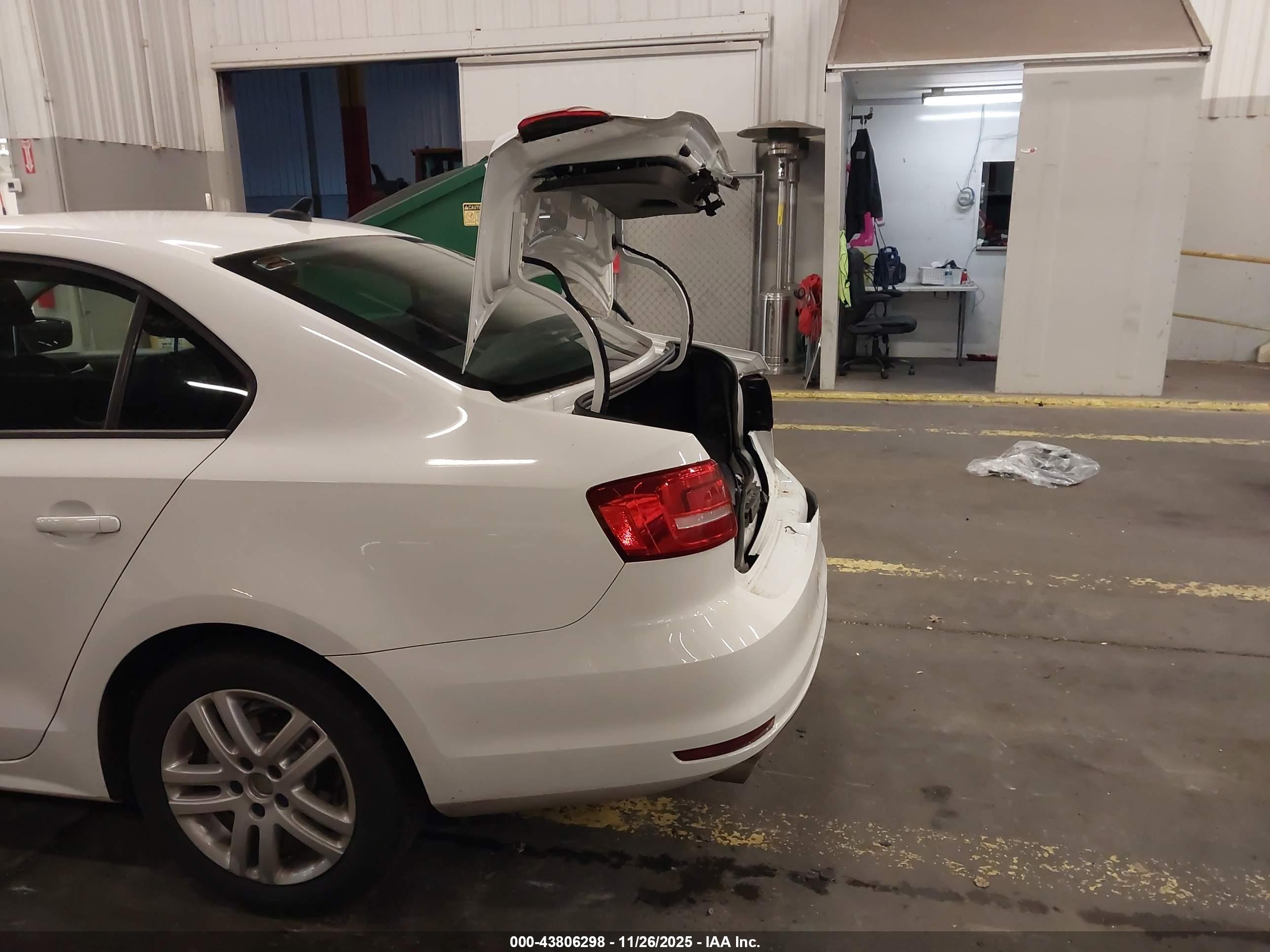 VOLKSWAGEN JETTA image 6