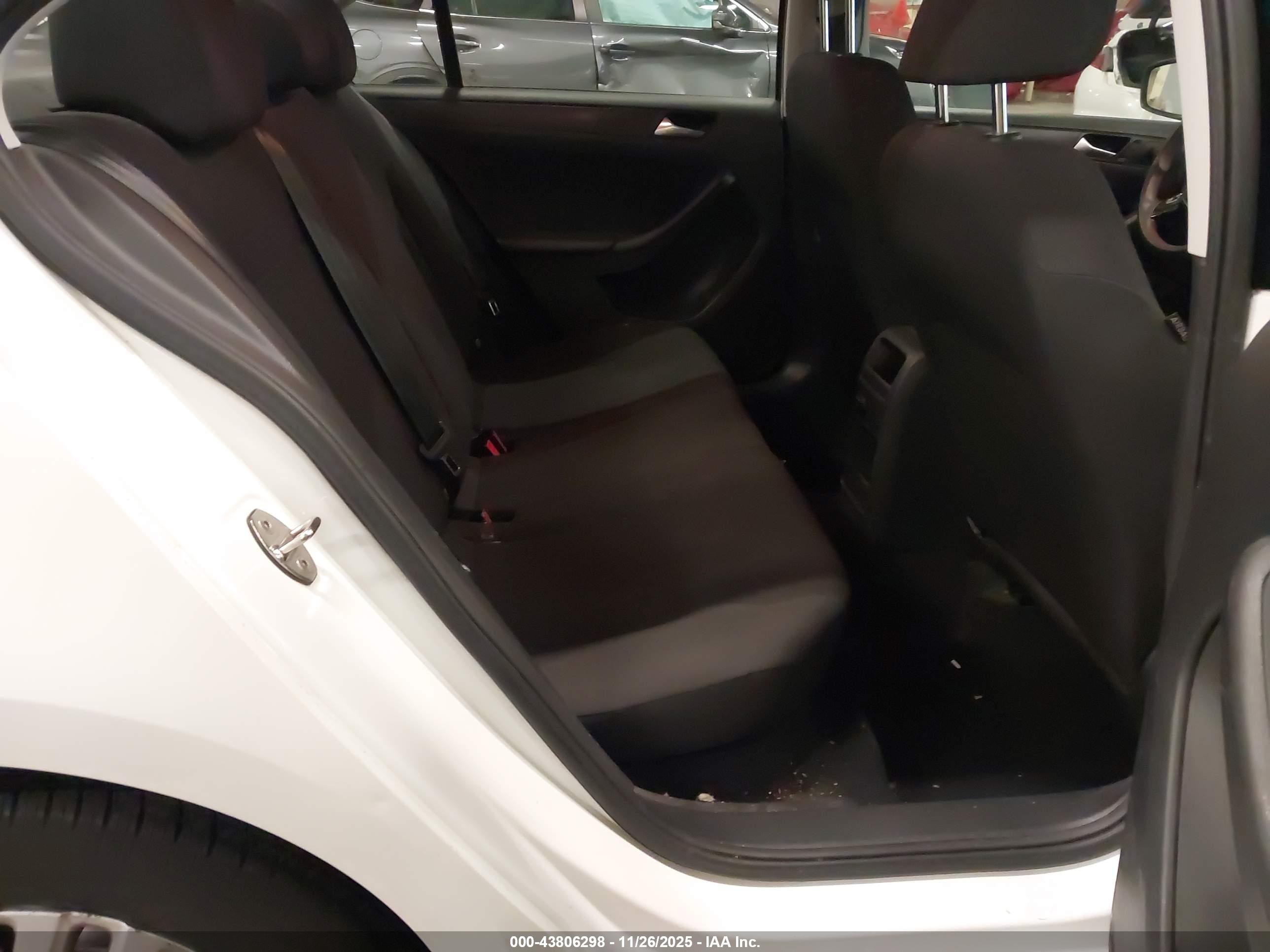 VOLKSWAGEN JETTA image 8