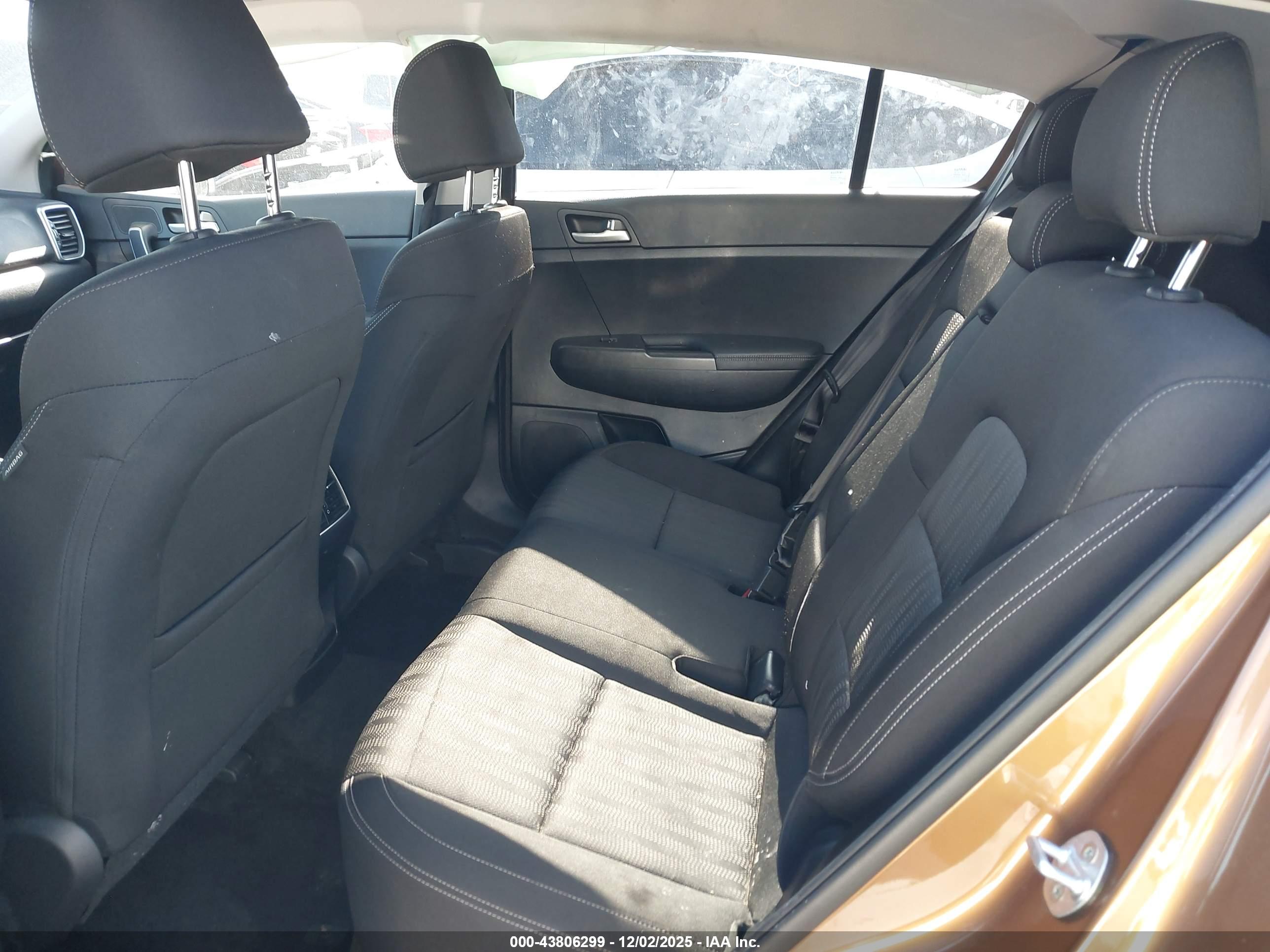 KIA SPORTAGE image 8