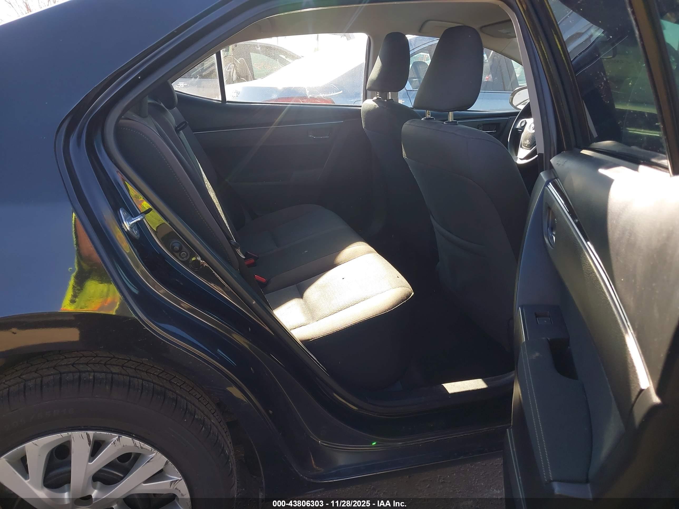 TOYOTA COROLLA image 8