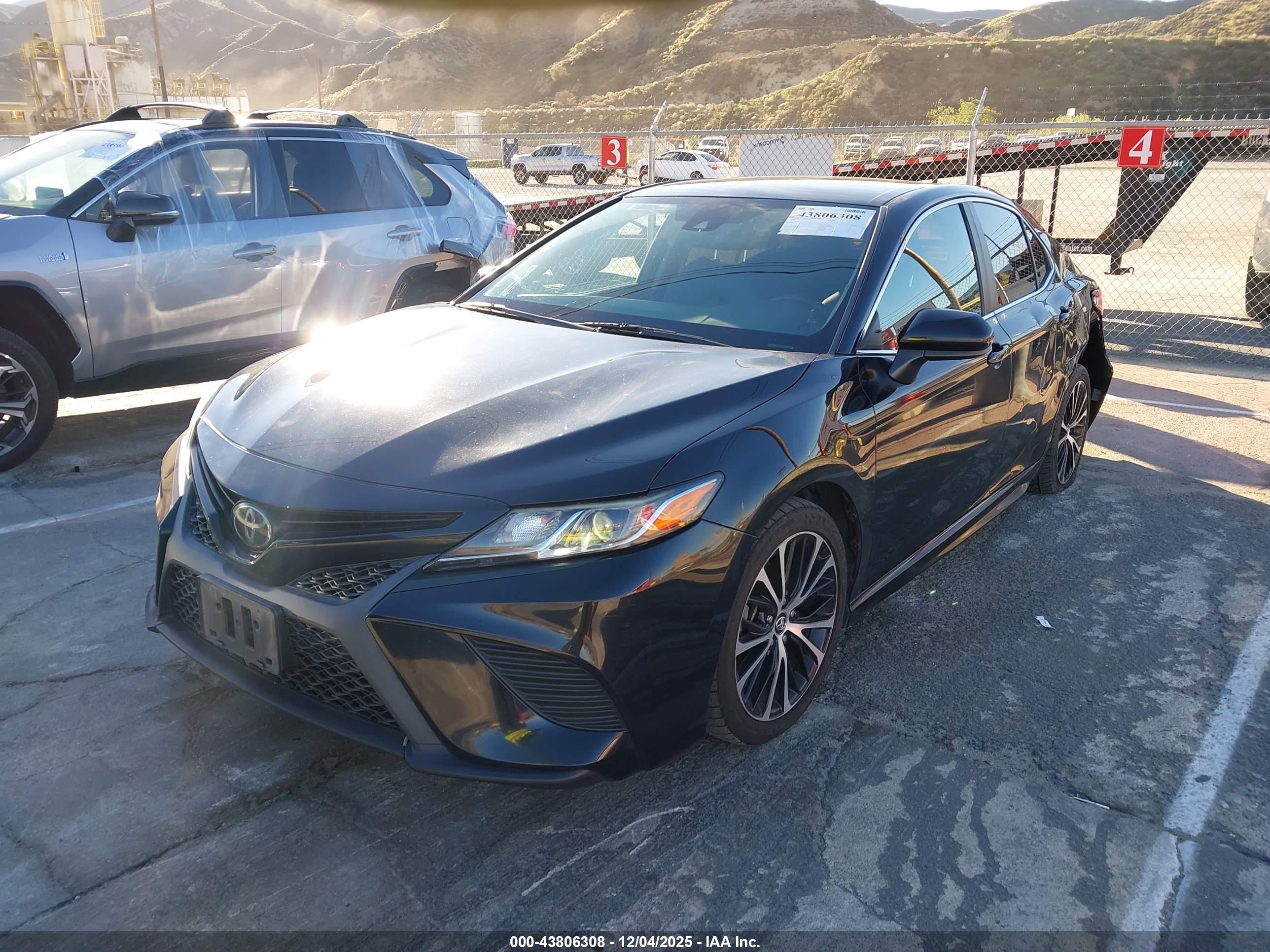 TOYOTA CAMRY image 2