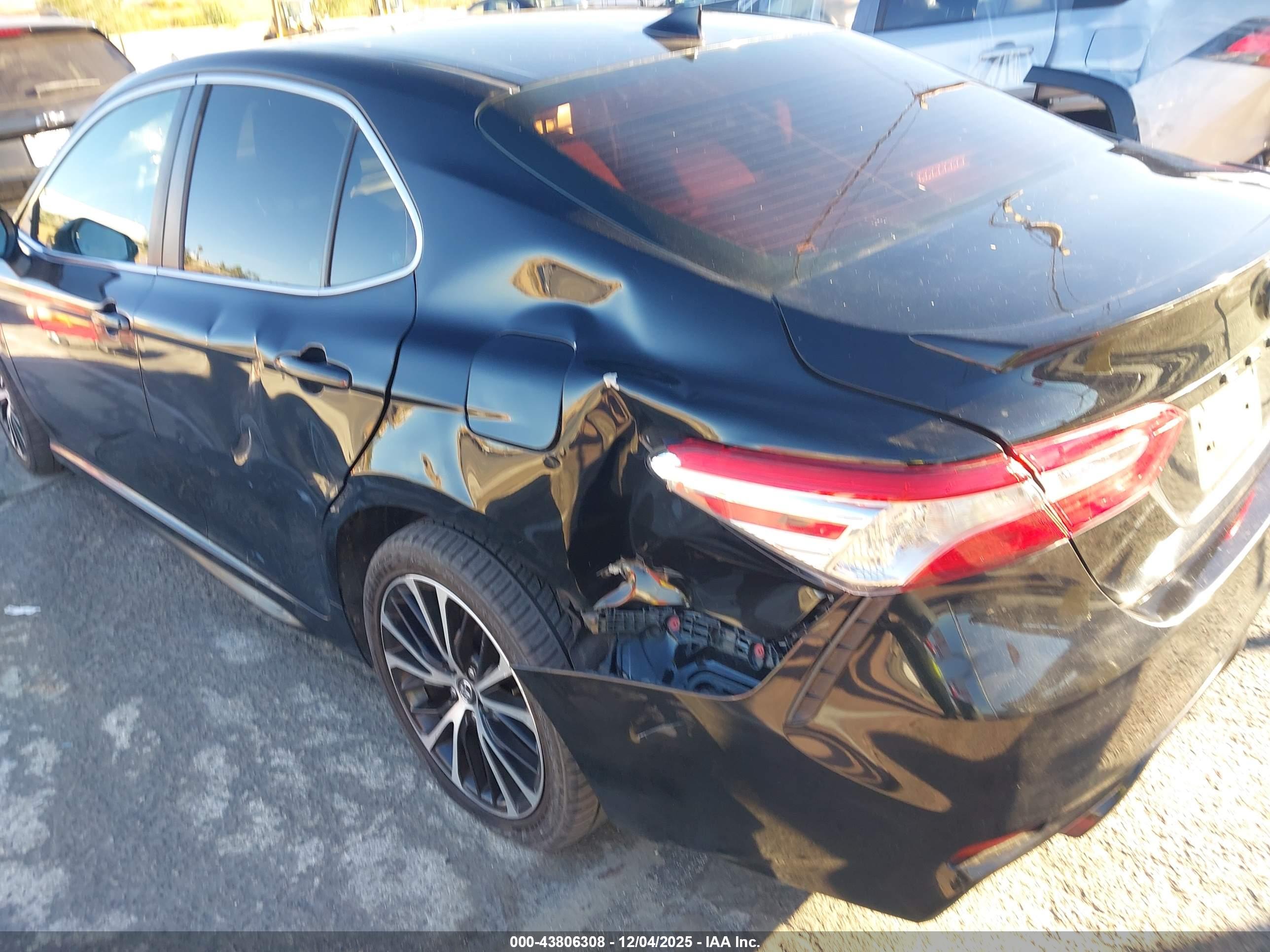 TOYOTA CAMRY image 6