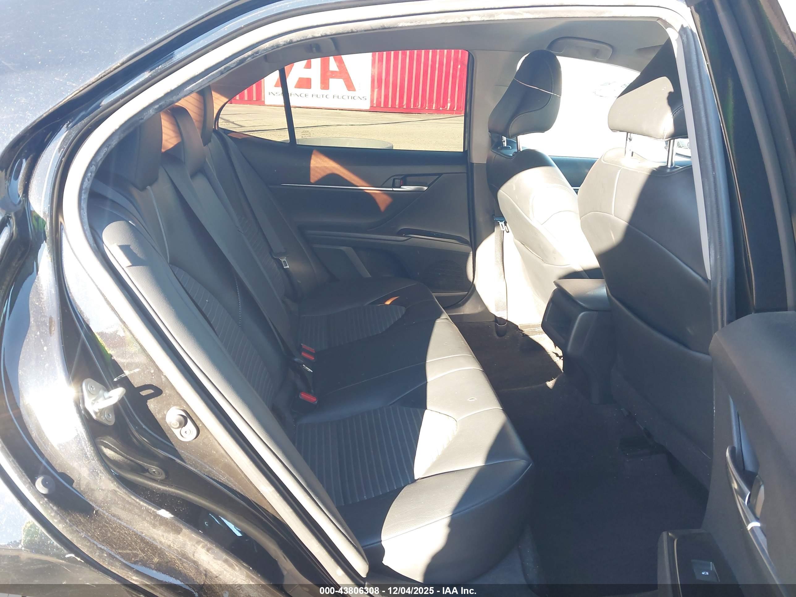 TOYOTA CAMRY image 8
