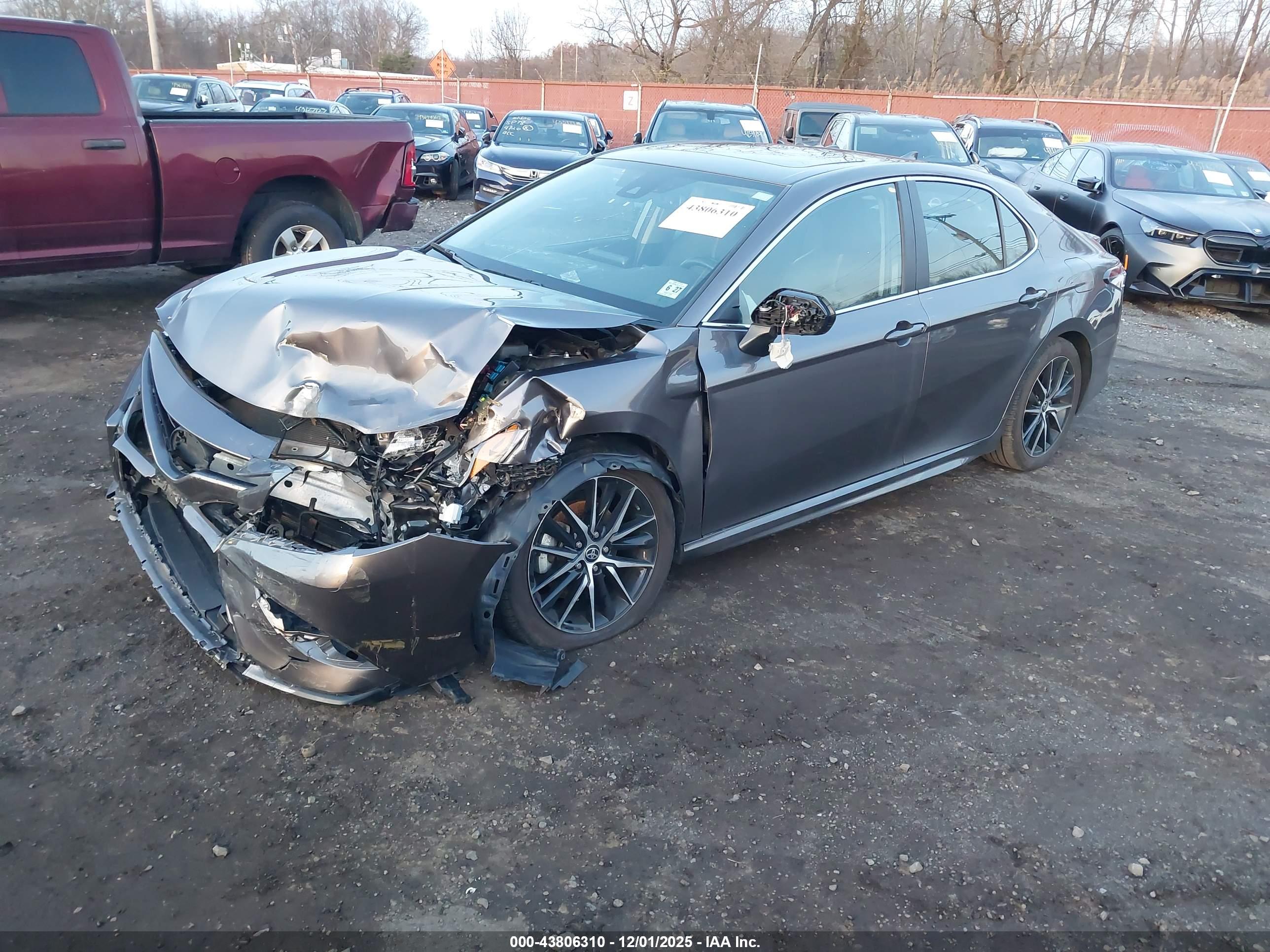 TOYOTA CAMRY image 2