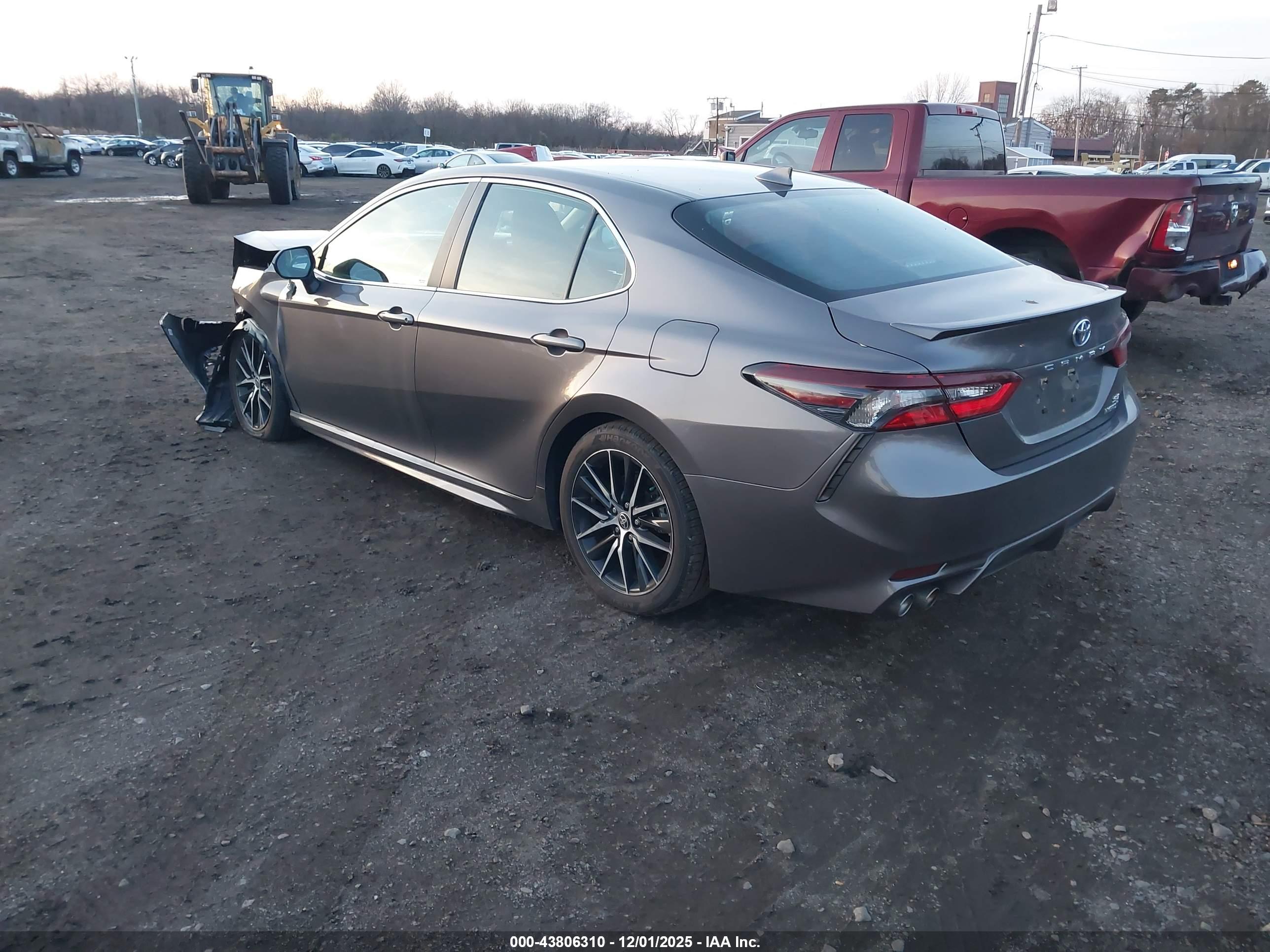 TOYOTA CAMRY image 3