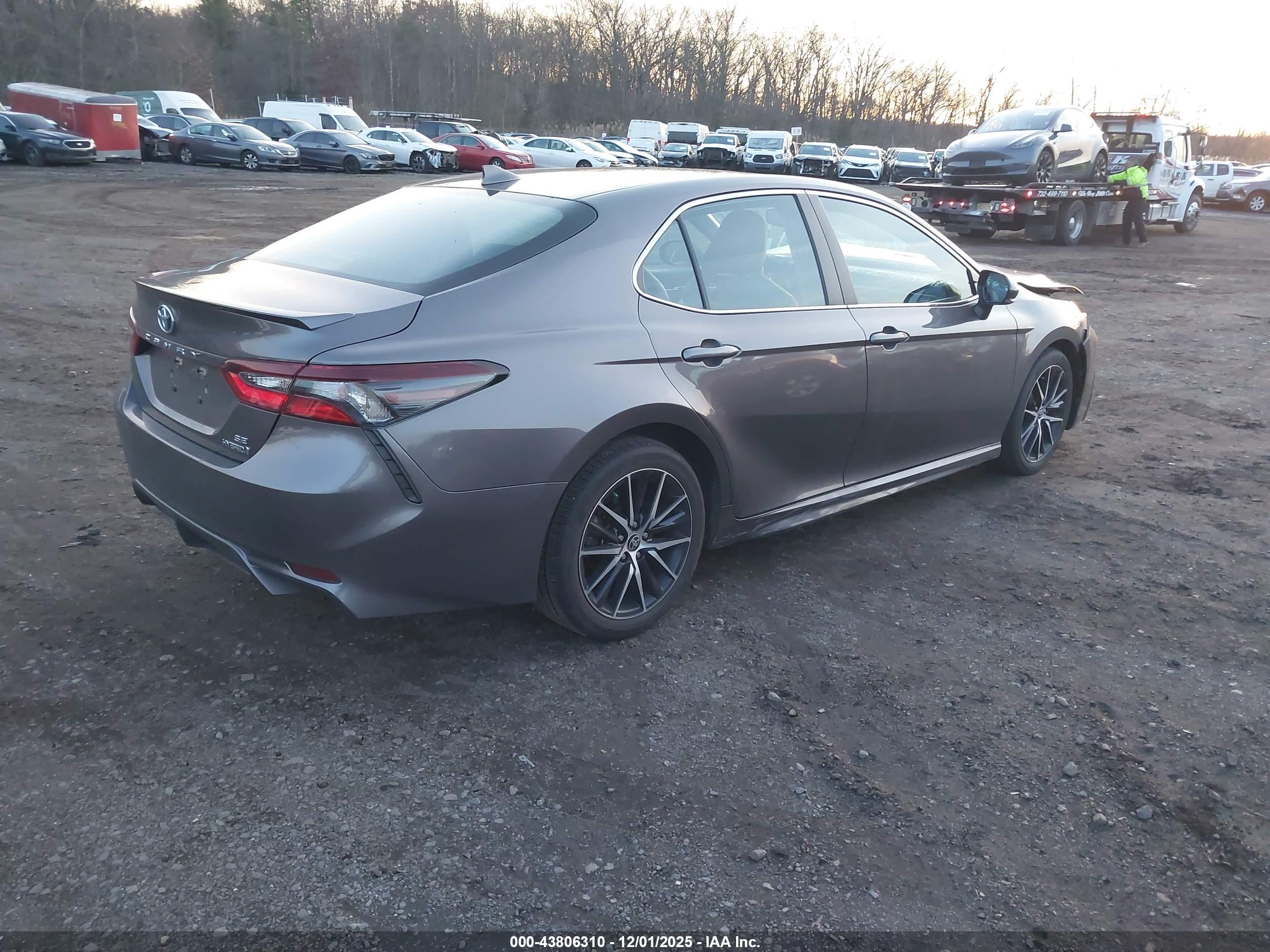 TOYOTA CAMRY image 4