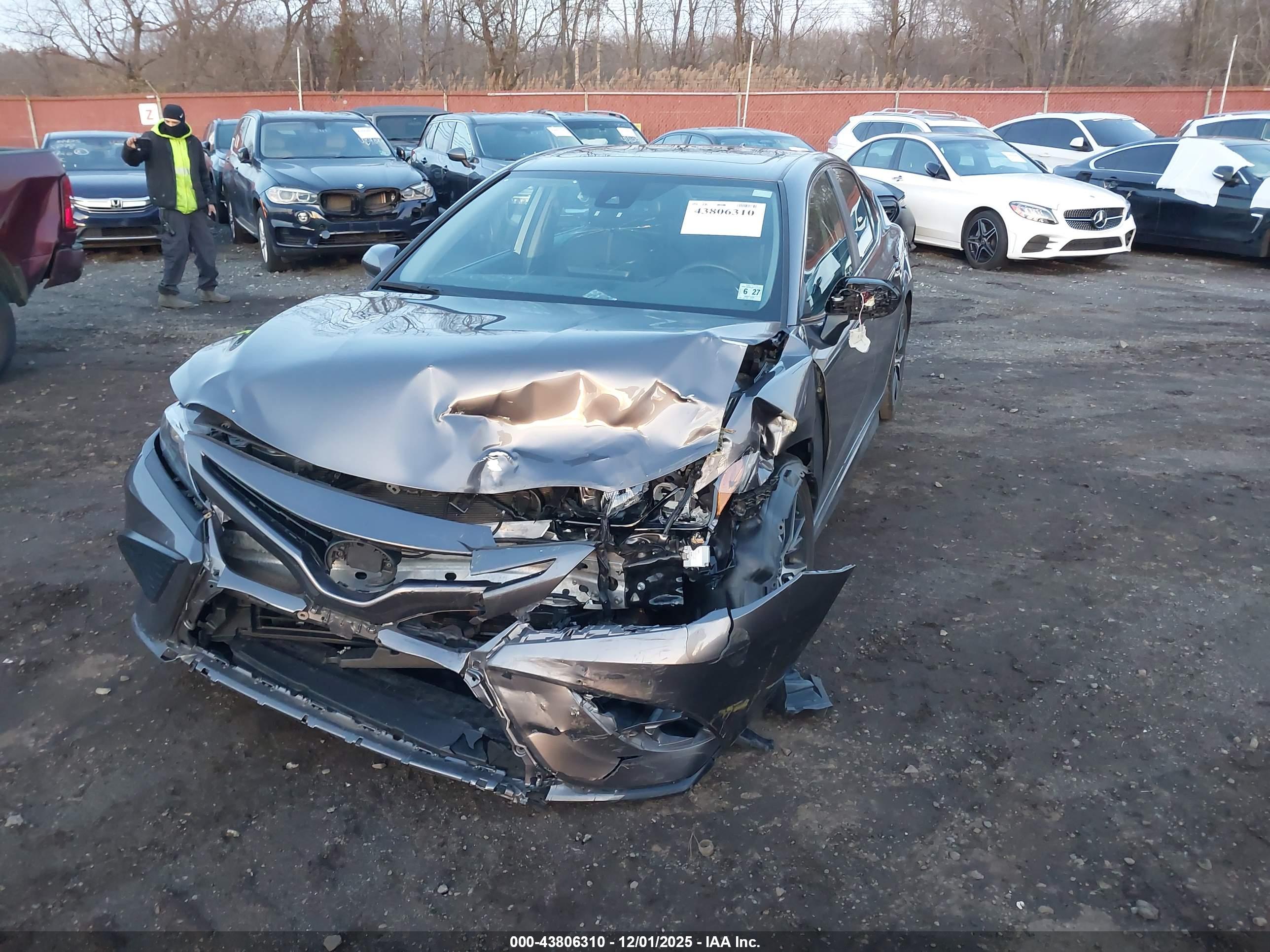 TOYOTA CAMRY image 6
