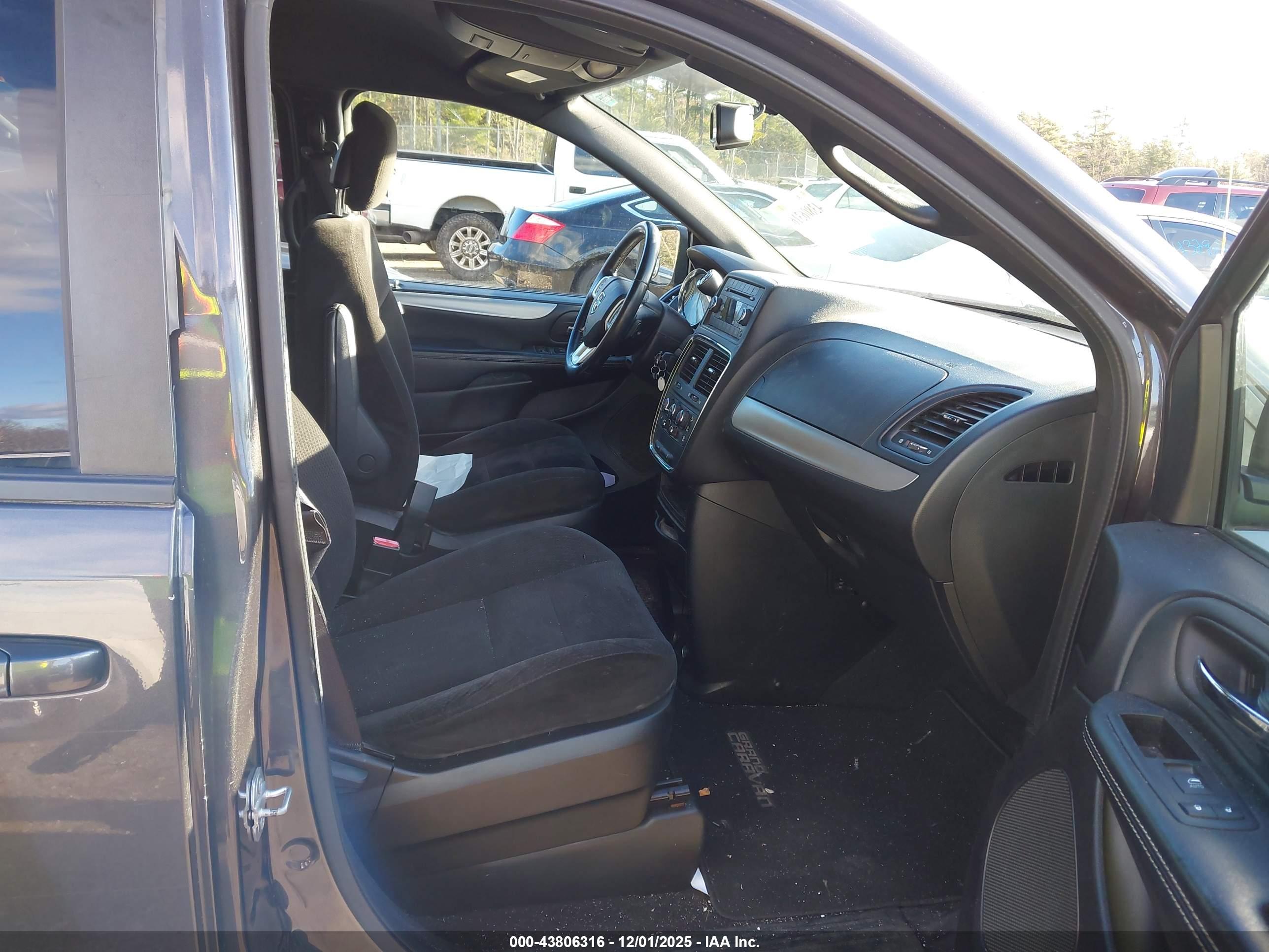 DODGE GRAND image 5