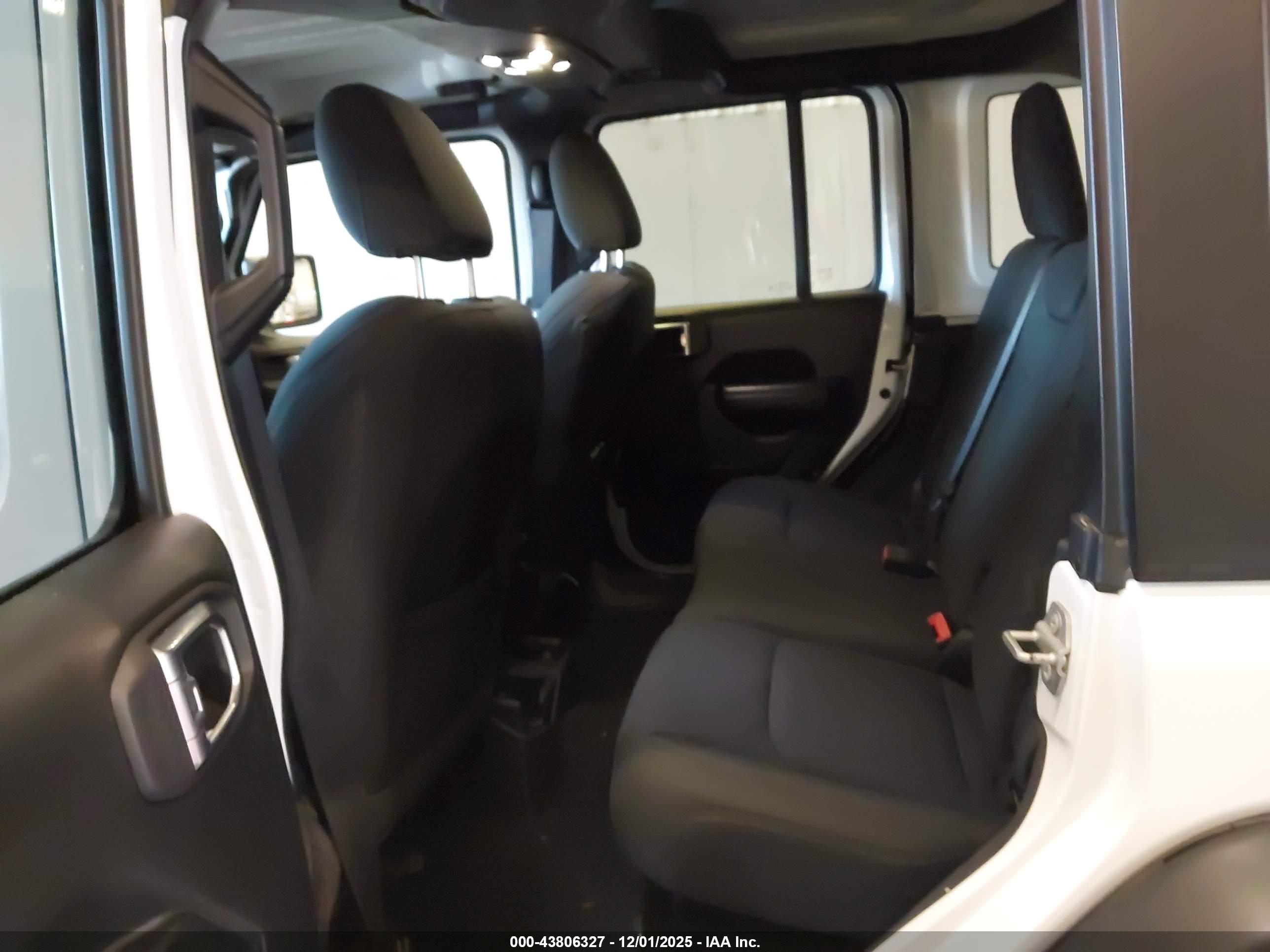 JEEP WRANGLER image 8